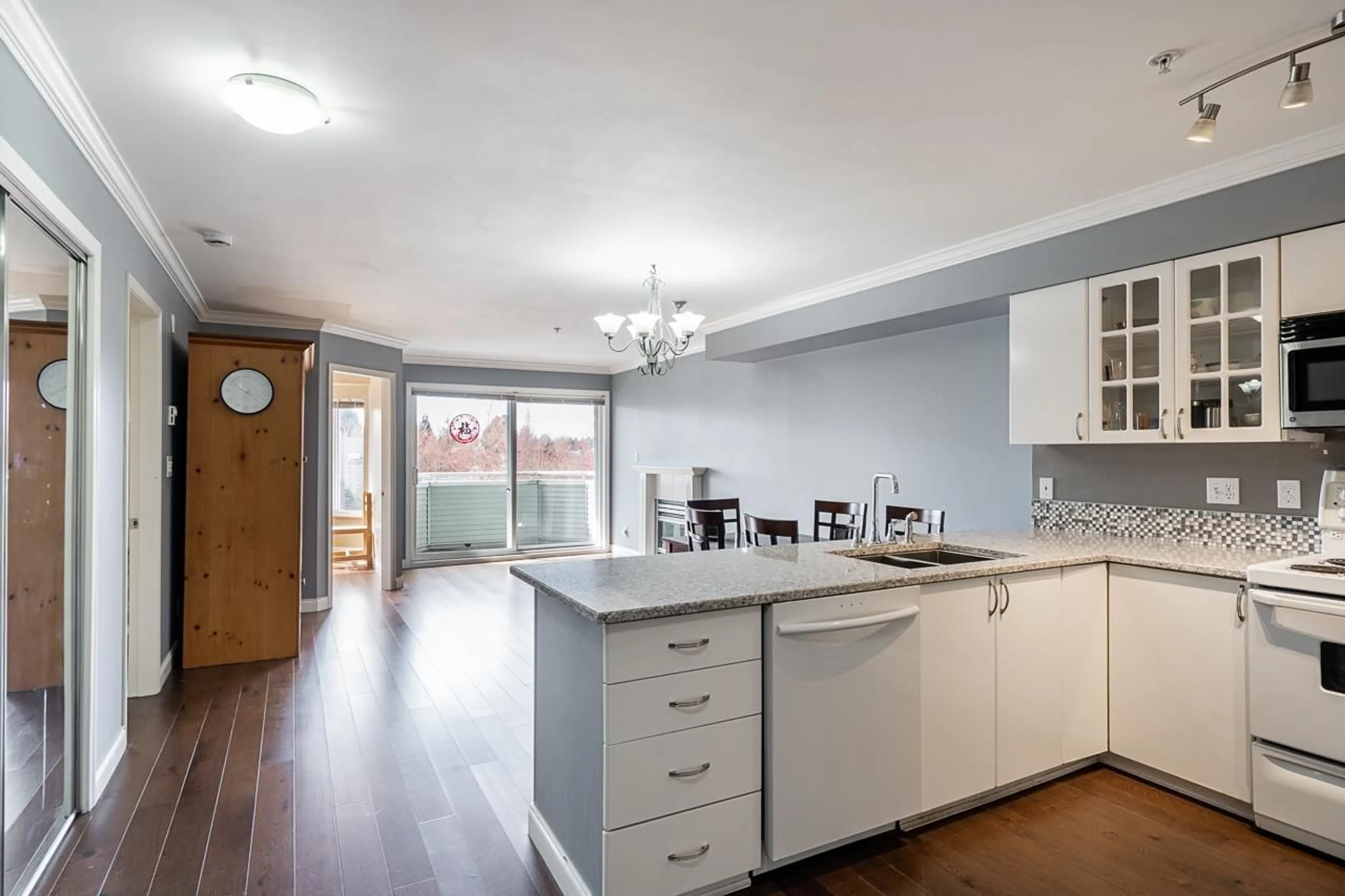 Open concept kitchen, wood/laminate floor for 303 - 12110 80 AVENUE, Surrey British Columbia V3W0V2