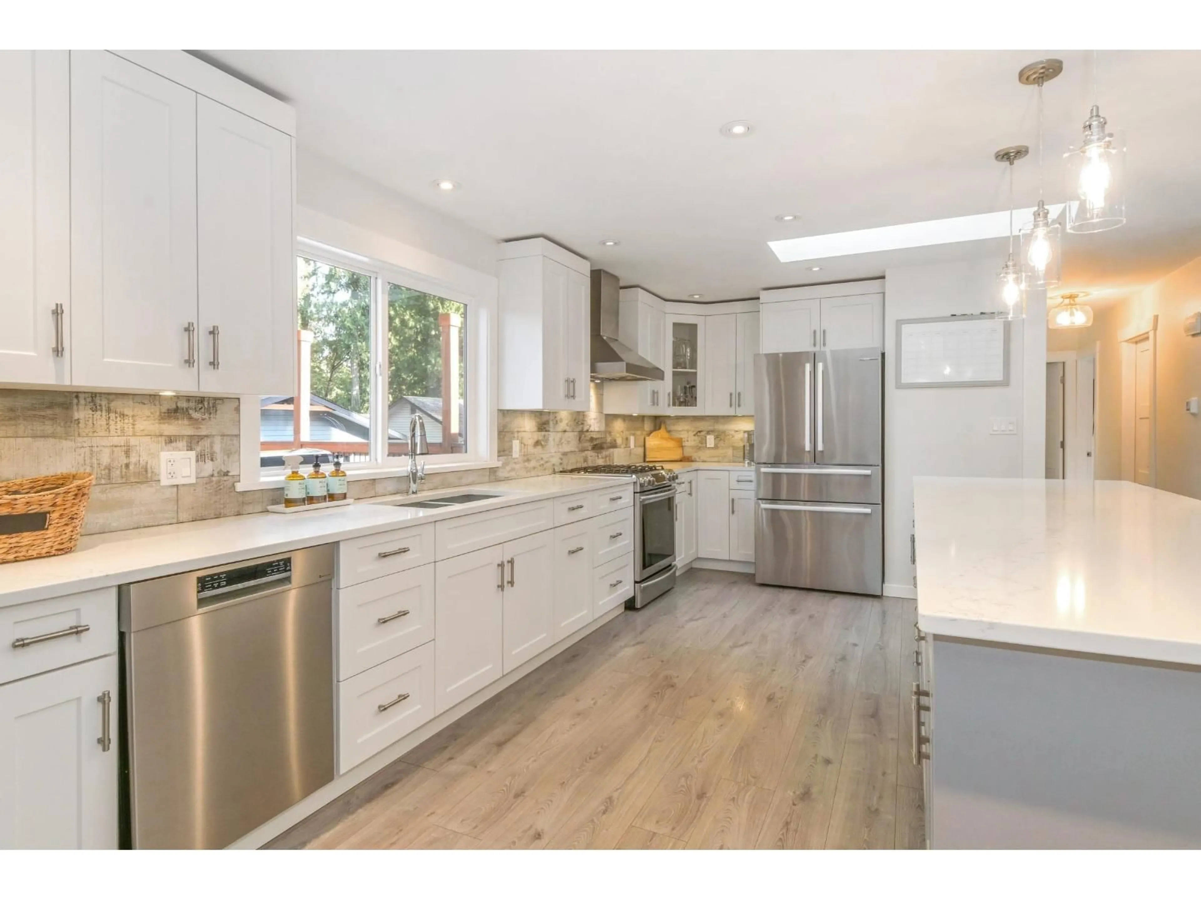 Open concept kitchen, unknown for 4954 203 STREET, Langley British Columbia V3A5C4