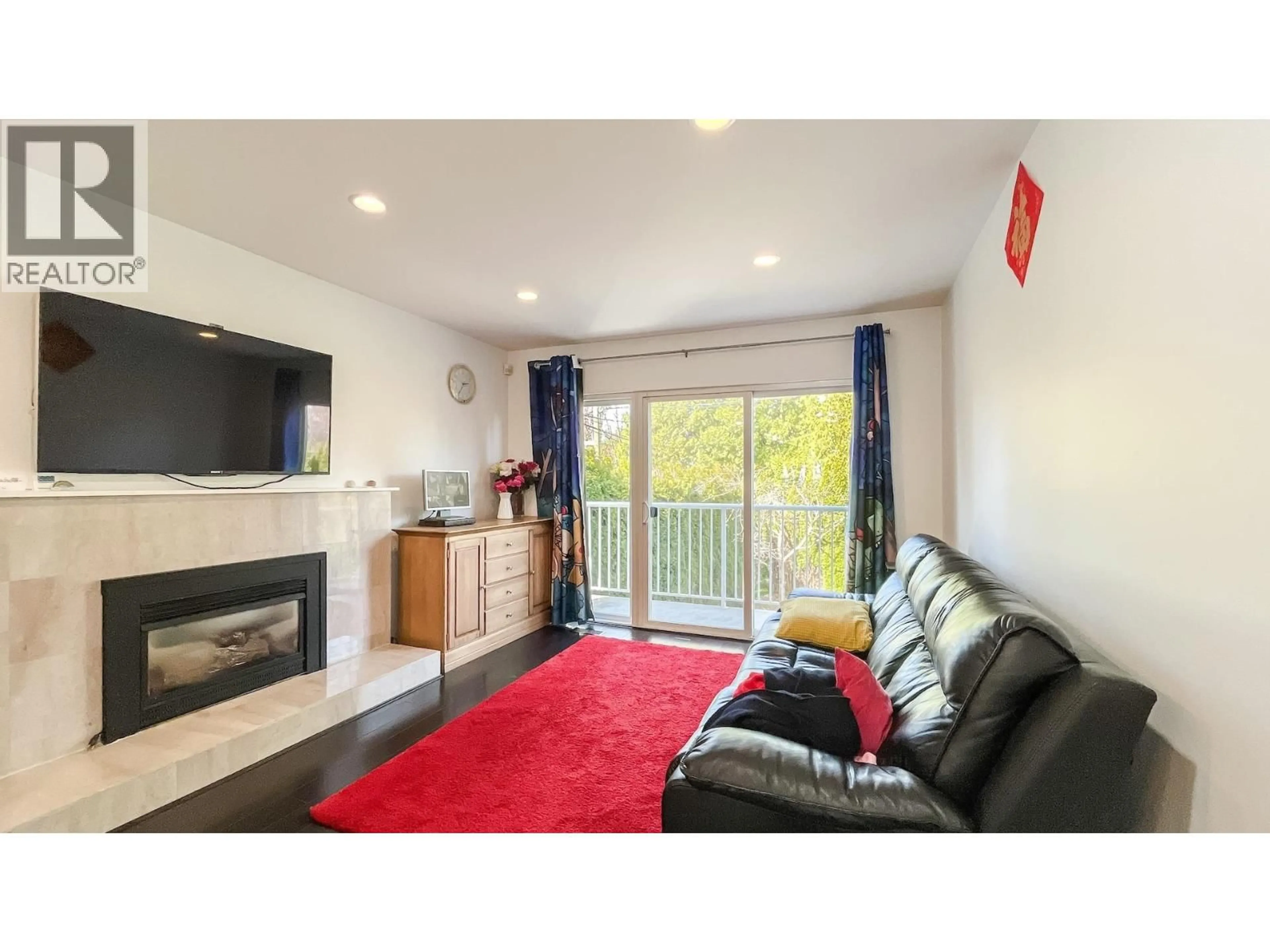 Living room with furniture, wood/laminate floor for 1420 PARK DRIVE, Vancouver British Columbia V6P2K7