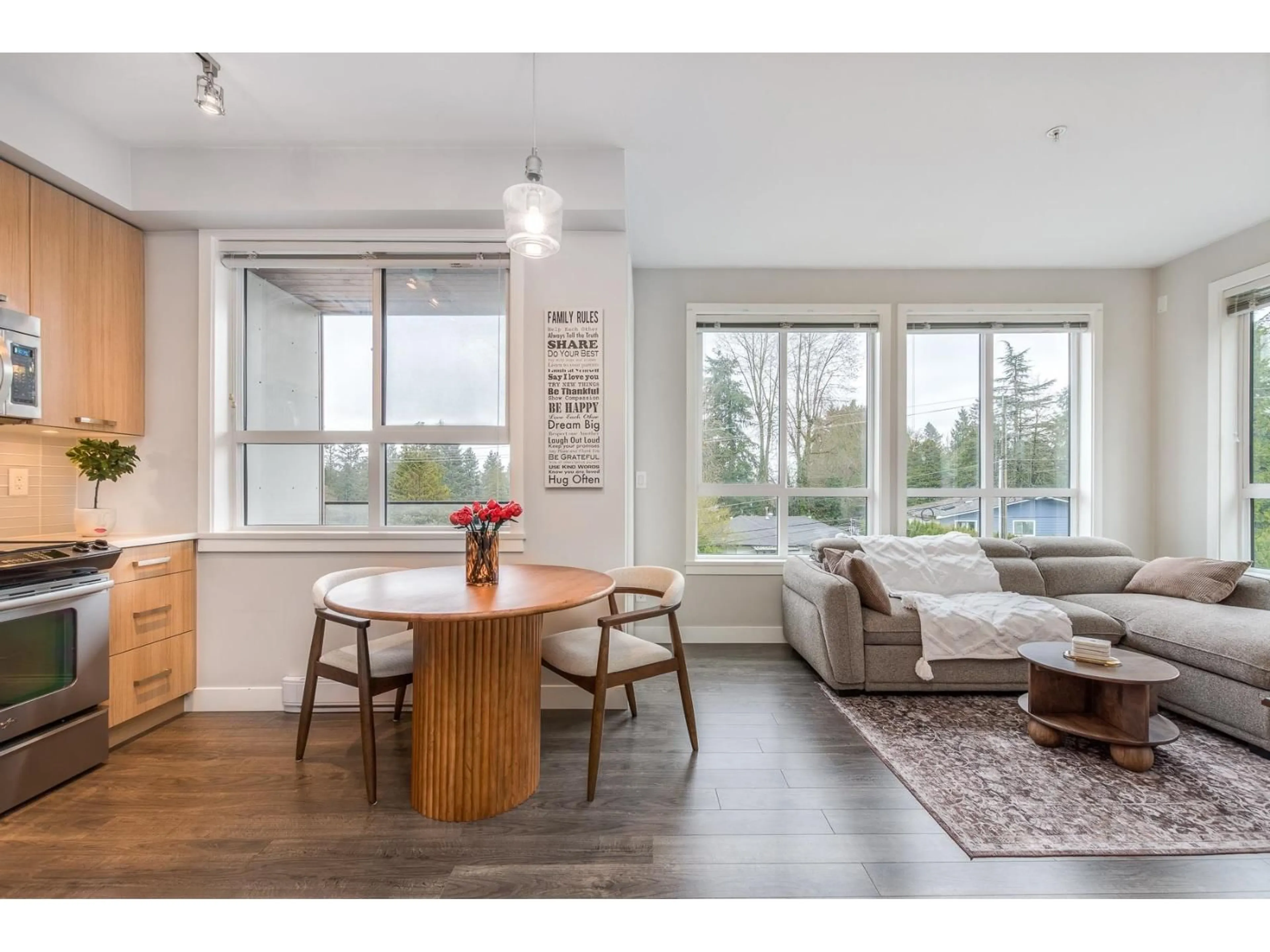 Living room with furniture, wood/laminate floor for 406 - 15388 105 AVENUE, Surrey British Columbia V3R0C4