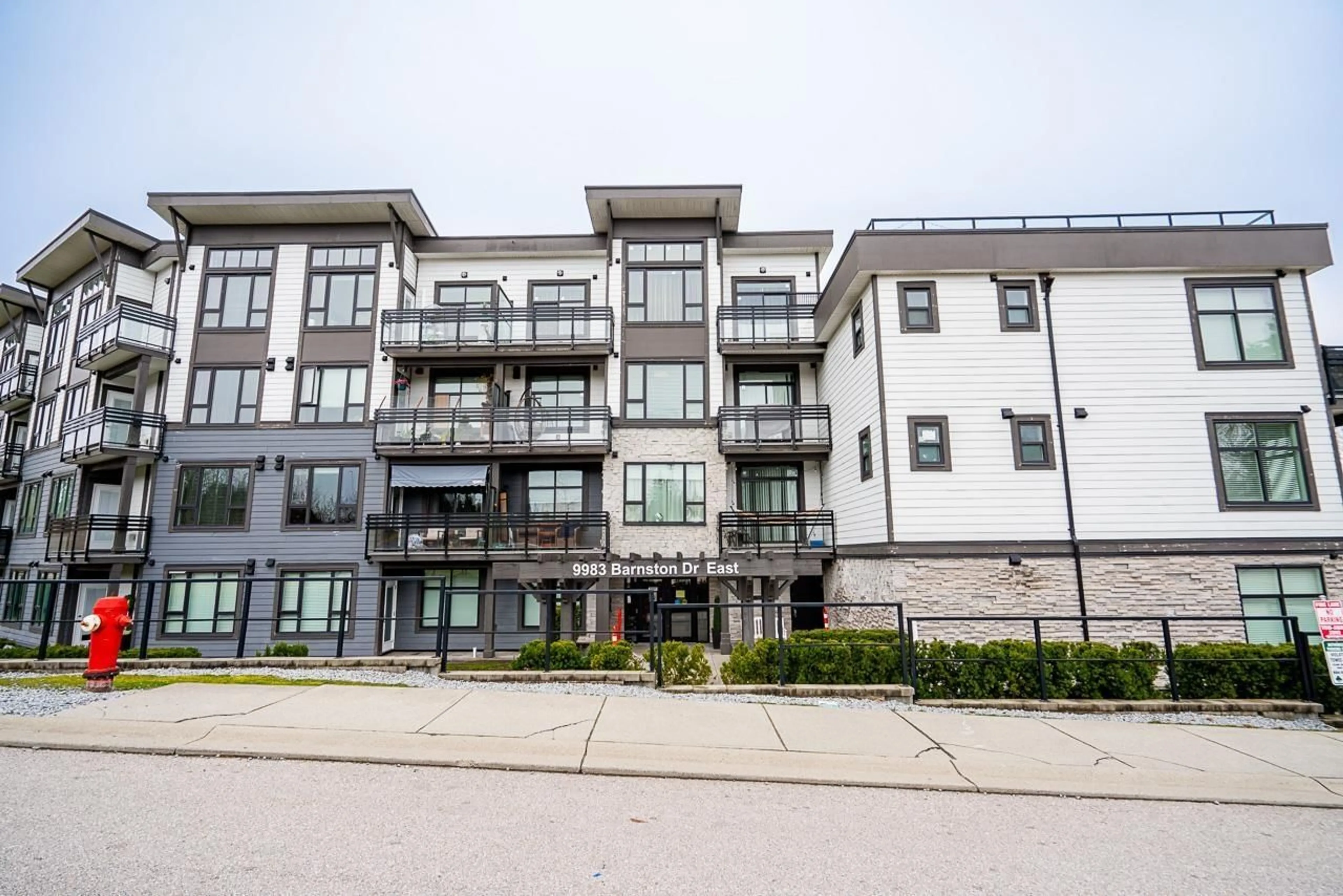 Patio, building for 301 - 9983 E BARNSTON DRIVE, Surrey British Columbia V4N6T3