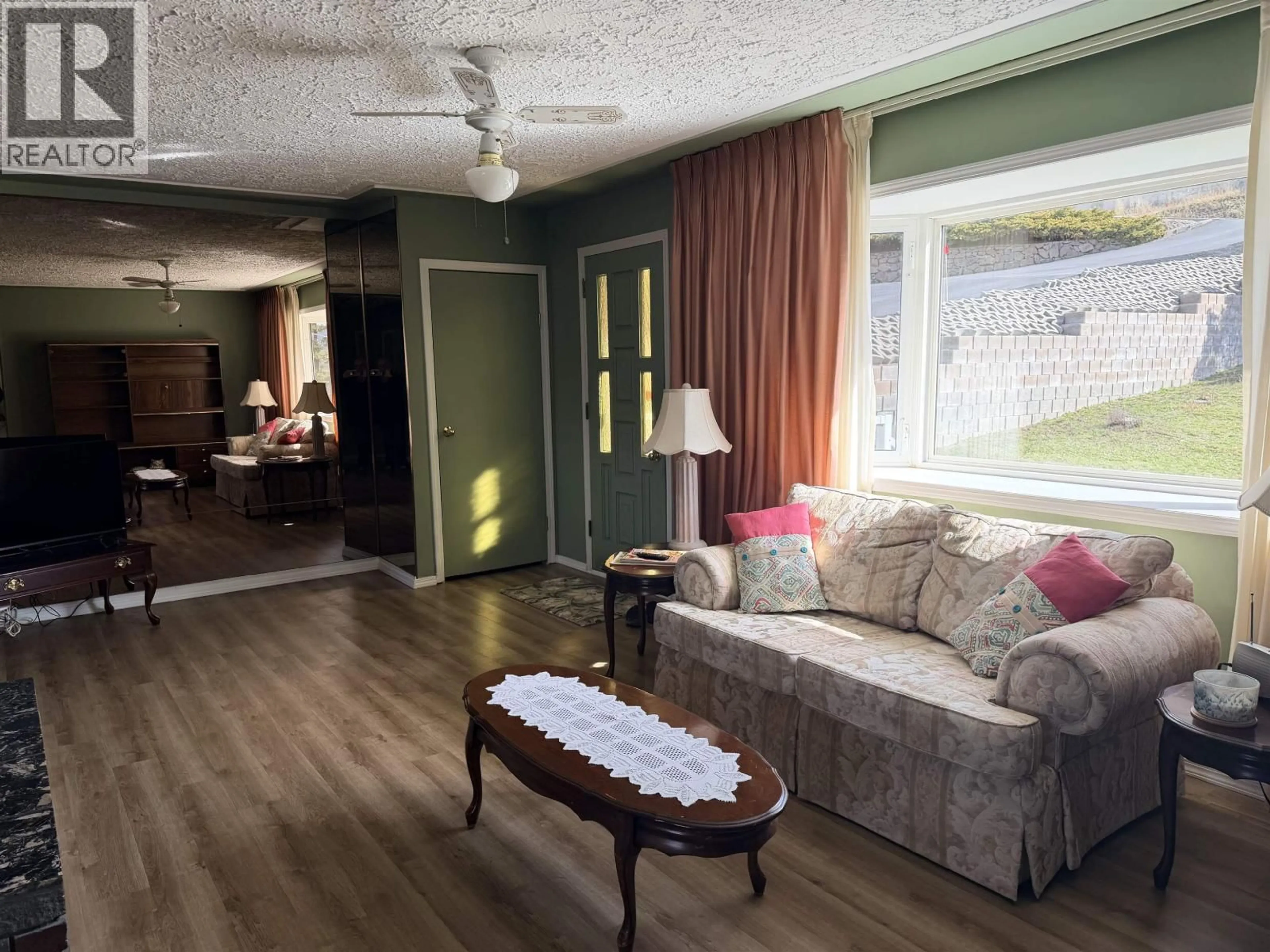Living room with furniture, wood/laminate floor for 123 LAKEVIEW AVENUE, Williams Lake British Columbia V2G1B4
