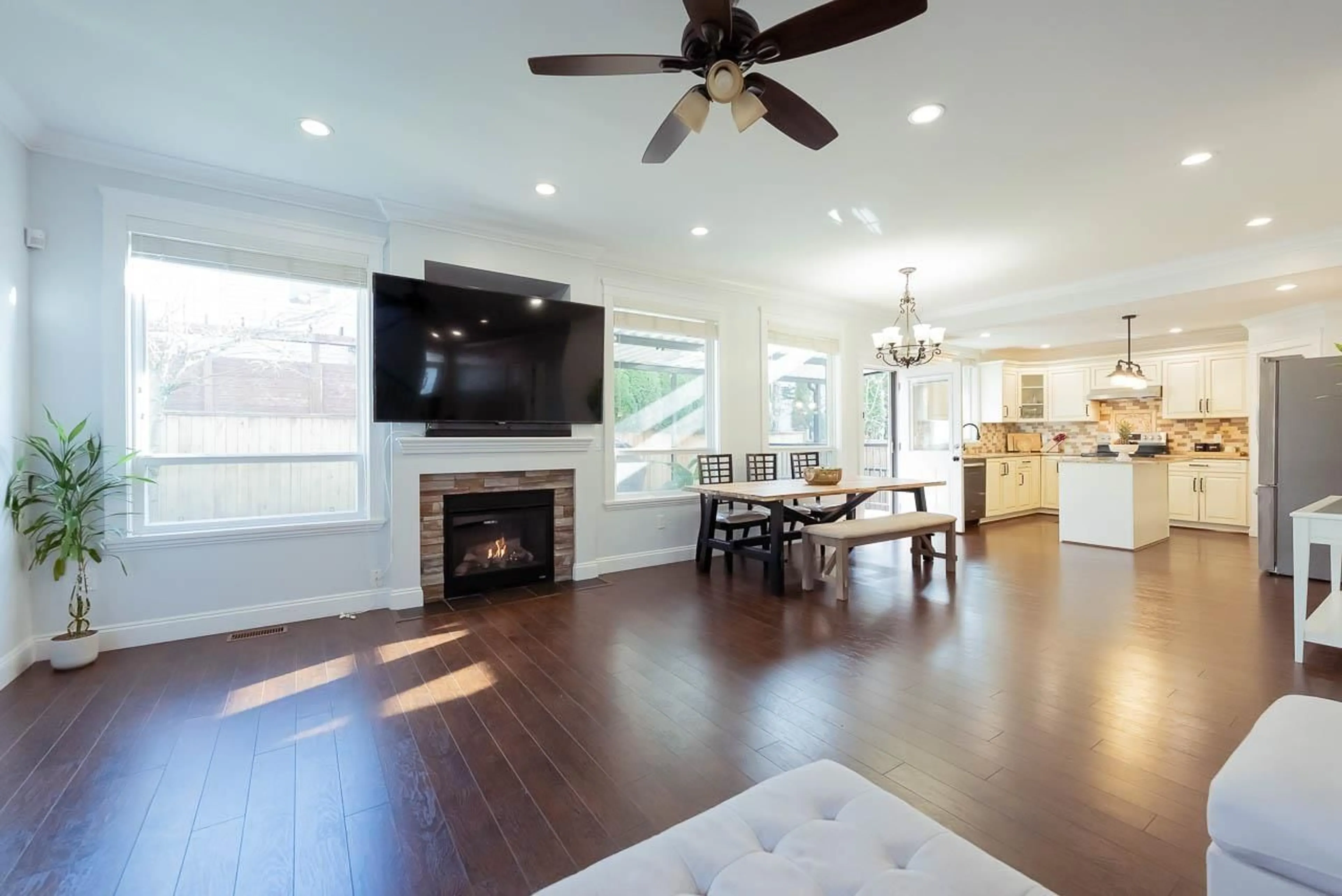 Open concept kitchen, wood/laminate floor for 7260 196 STREET, Langley British Columbia V2Y3C3