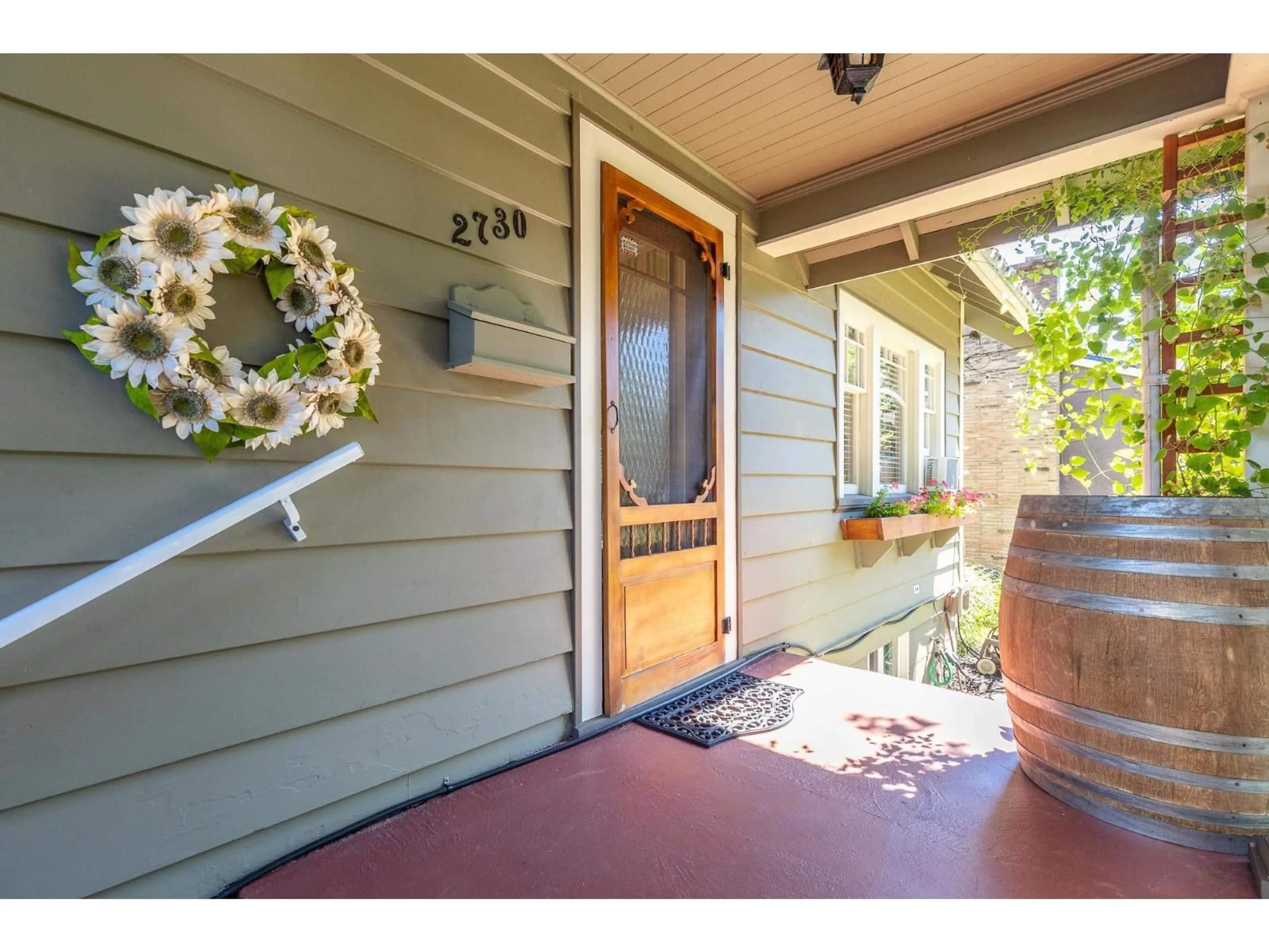 Indoor entryway for 2730 MAPLE STREET, Abbotsford British Columbia V2S3Y6