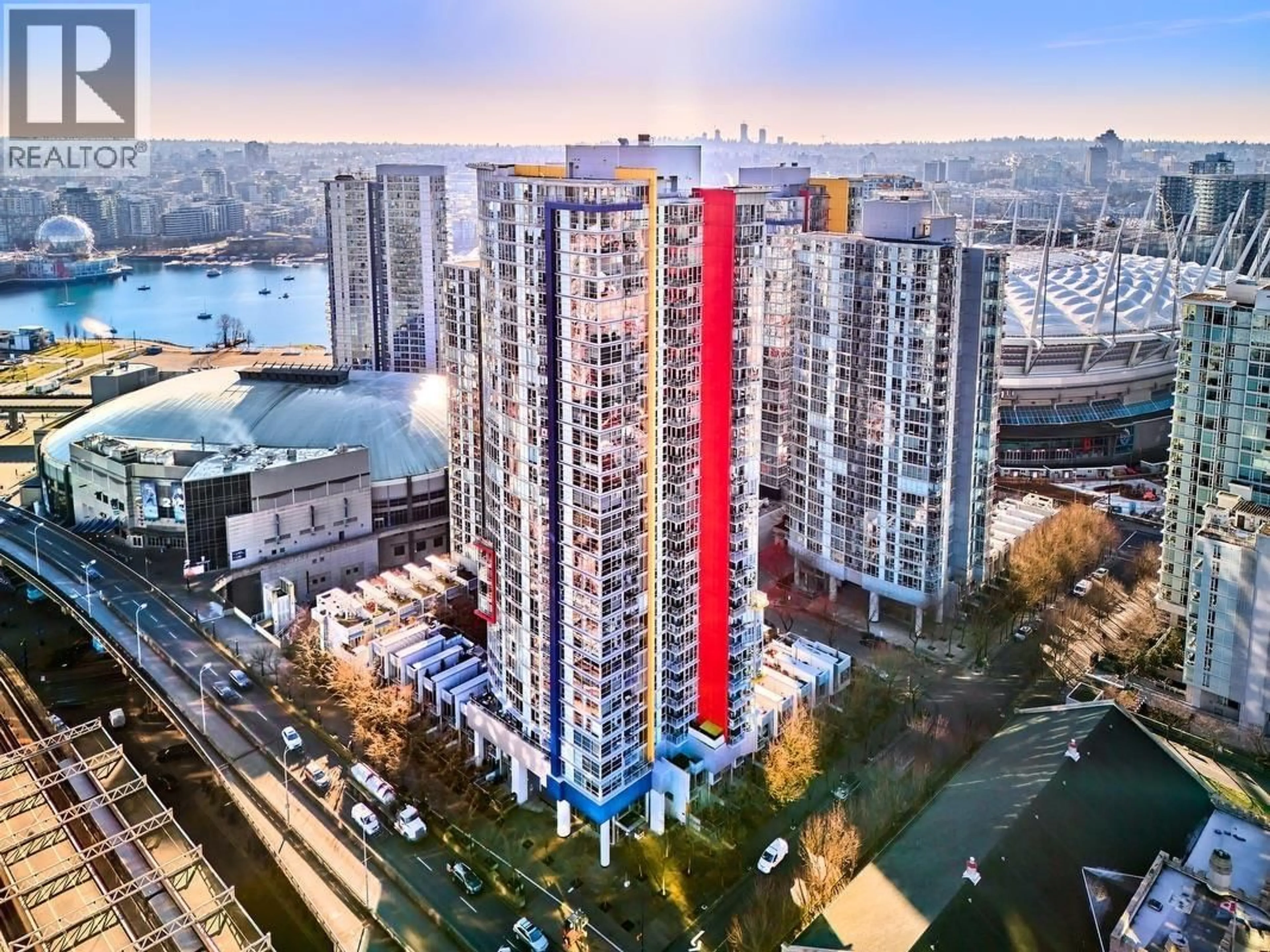 A pic from outside/outdoor area/front of a property/back of a property/a pic from drone, city buildings view from balcony for 3506 - 602 CITADEL PARADE, Vancouver British Columbia V6B1X2