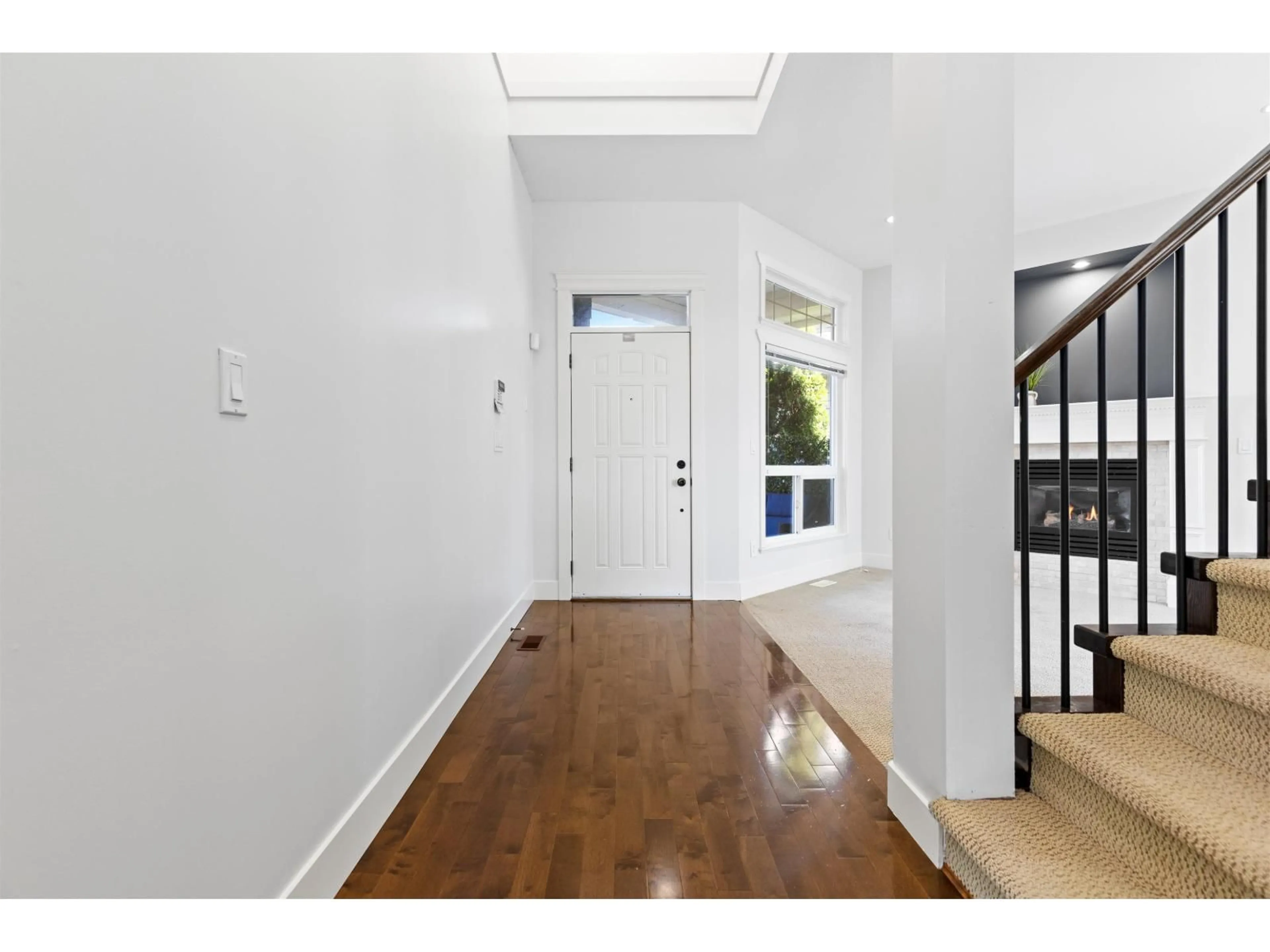 Indoor entryway for 15072 61B AVENUE, Surrey British Columbia V3S5L7