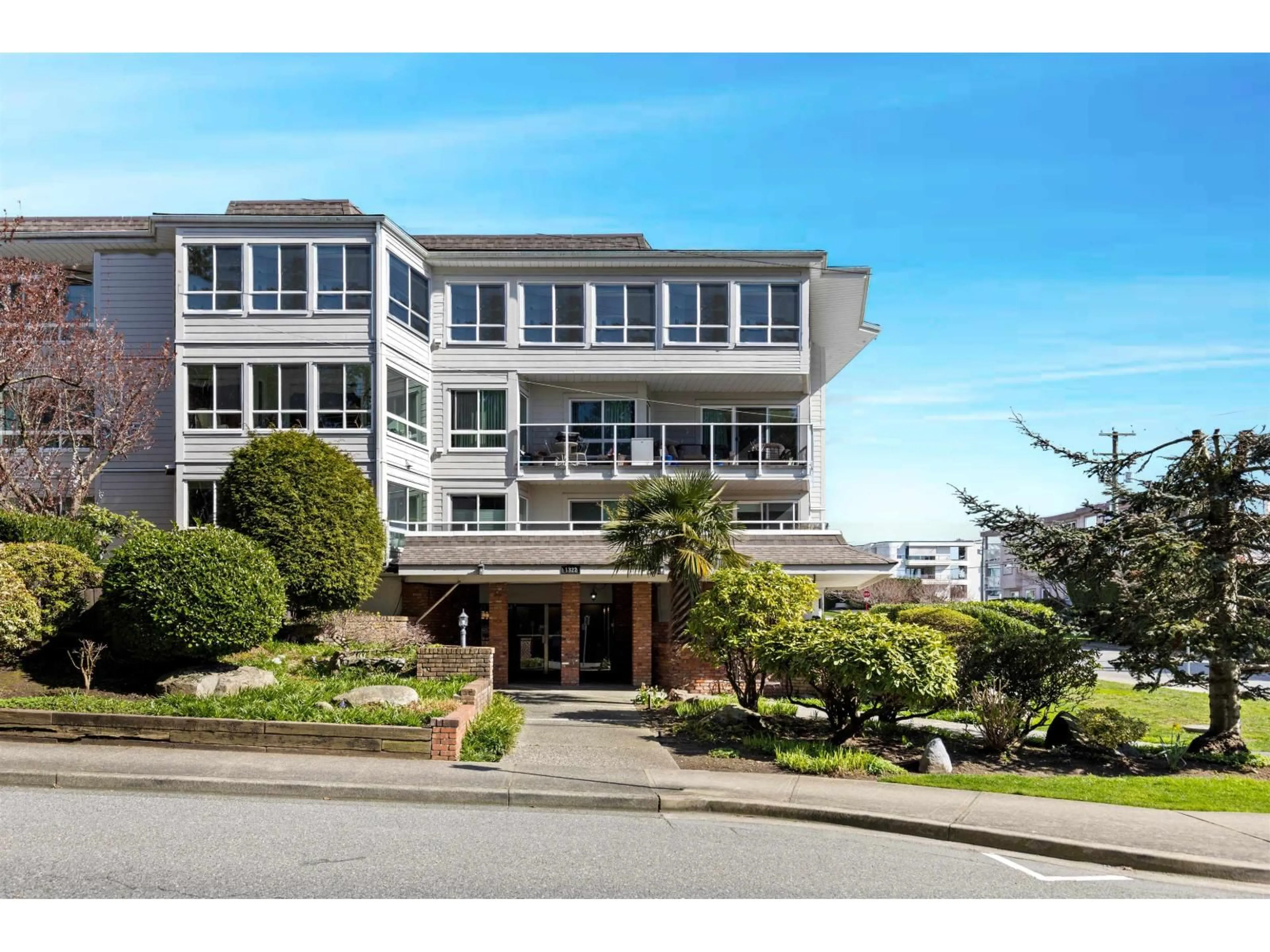 Unknown for 303 - 1322 MARTIN STREET, White Rock British Columbia V4B3W5