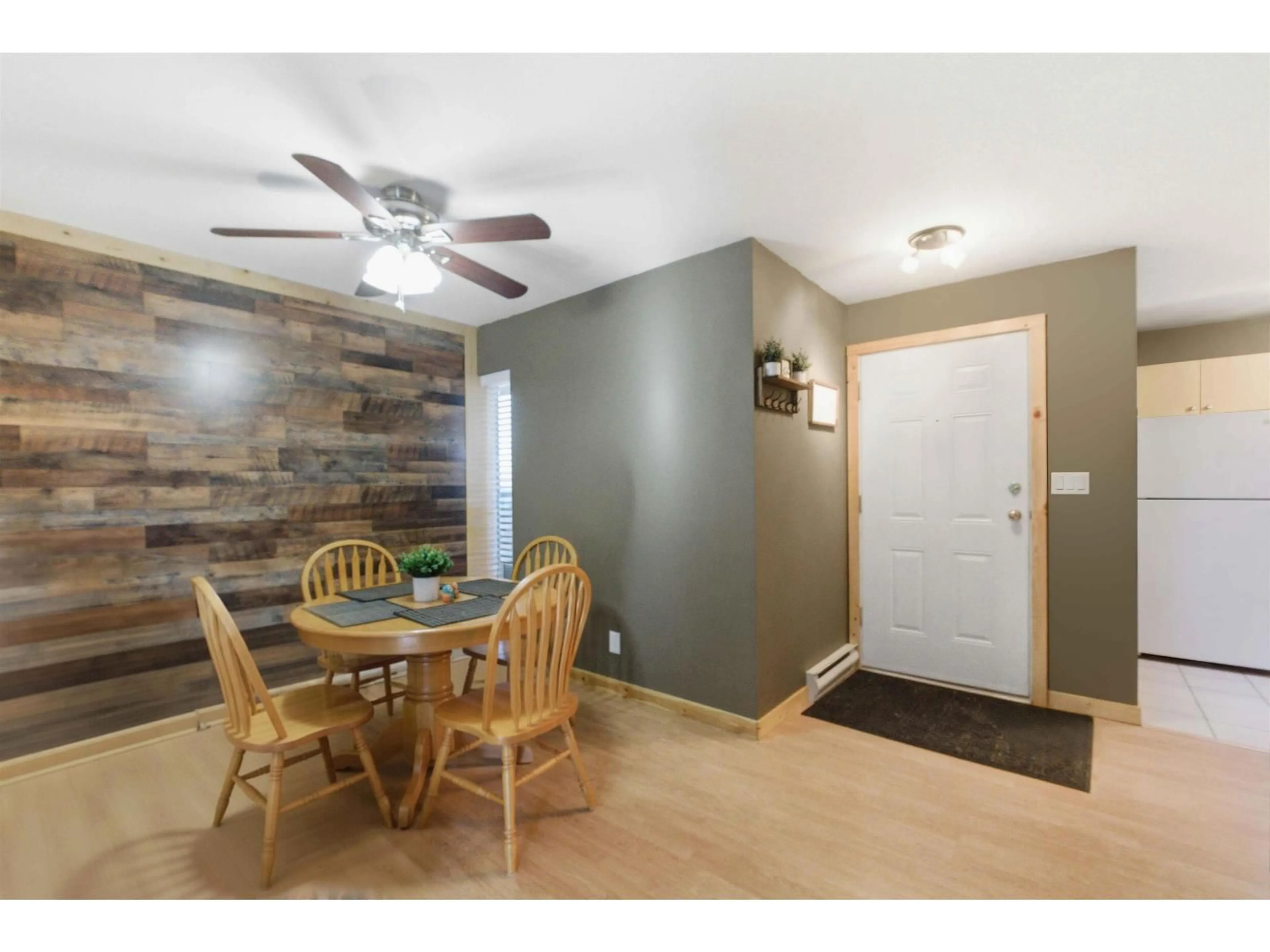 Unknown for 706 - 1750 MCKENZIE ROAD, Abbotsford British Columbia V2S3Z3