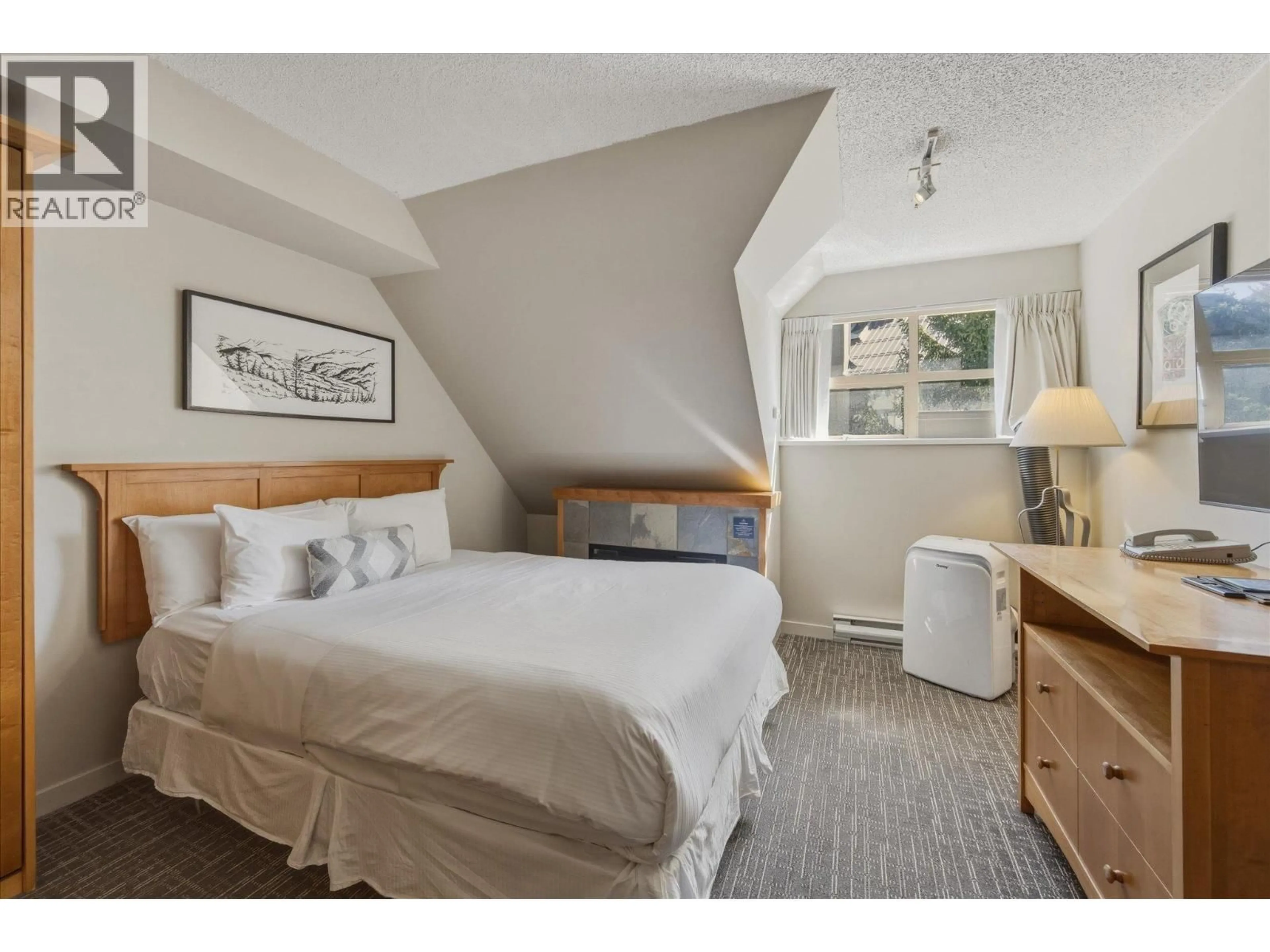 Bedroom with bed, unknown for 4402 - 4295 BLACKCOMB WAY, Whistler British Columbia V8E0X2