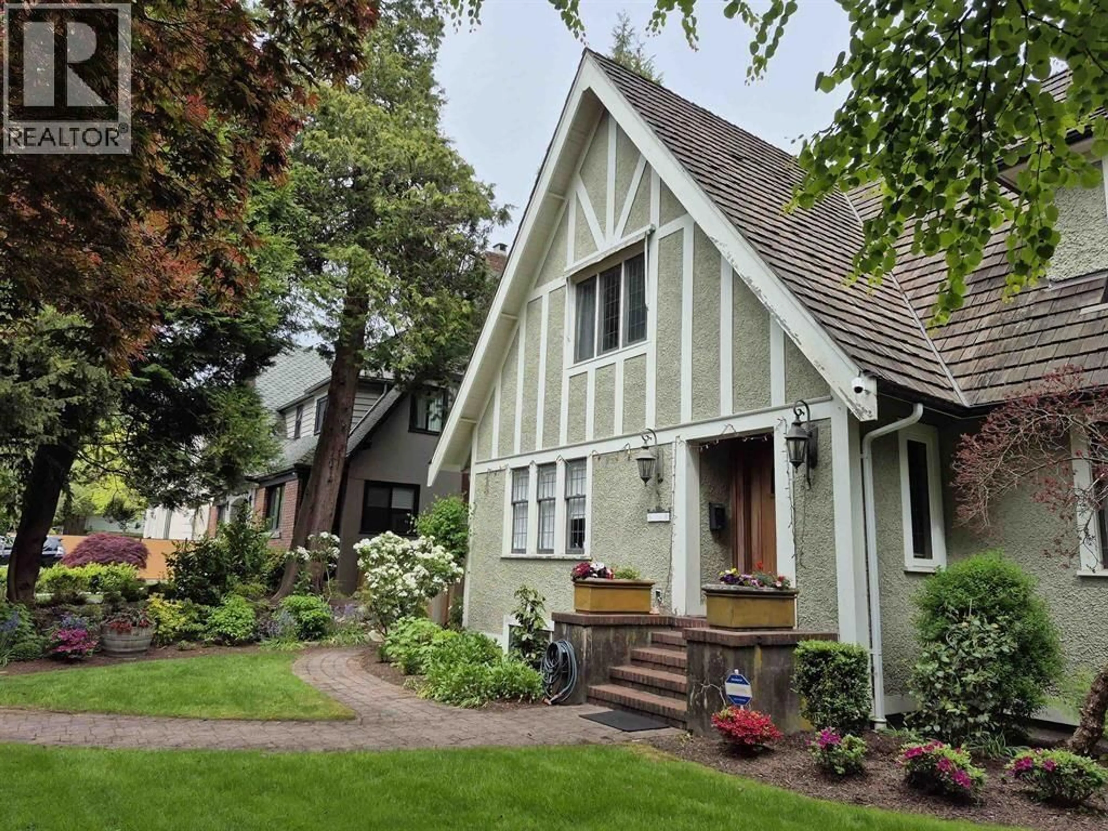 Home with vinyl exterior material, street for 5588 CYPRESS STREET, Vancouver British Columbia V6M3R6