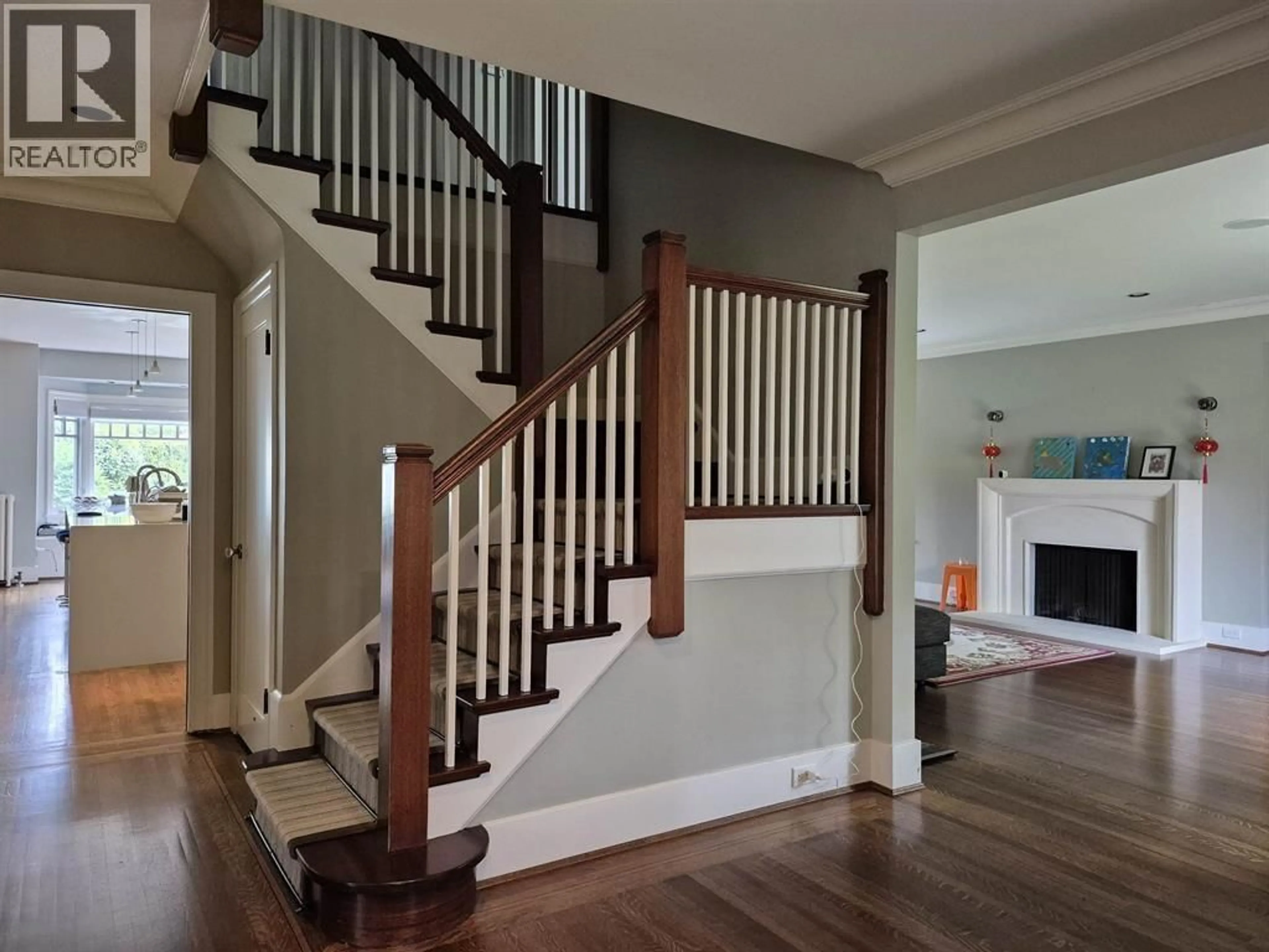 Stairs for 5588 CYPRESS STREET, Vancouver British Columbia V6M3R6