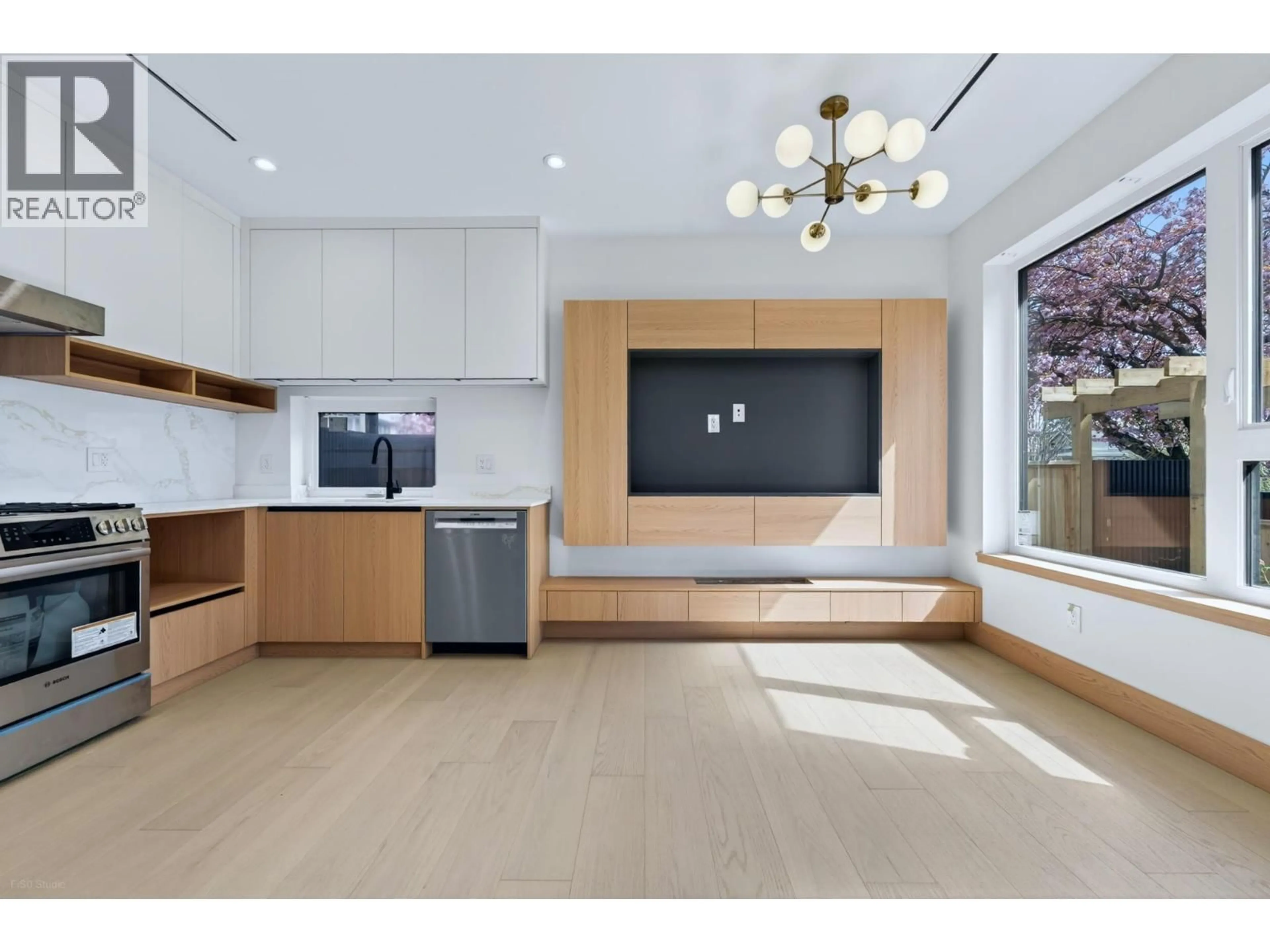 Open concept kitchen, wood/laminate floor for 3 - 1495 58TH AVENUE, Vancouver British Columbia V5P2B9