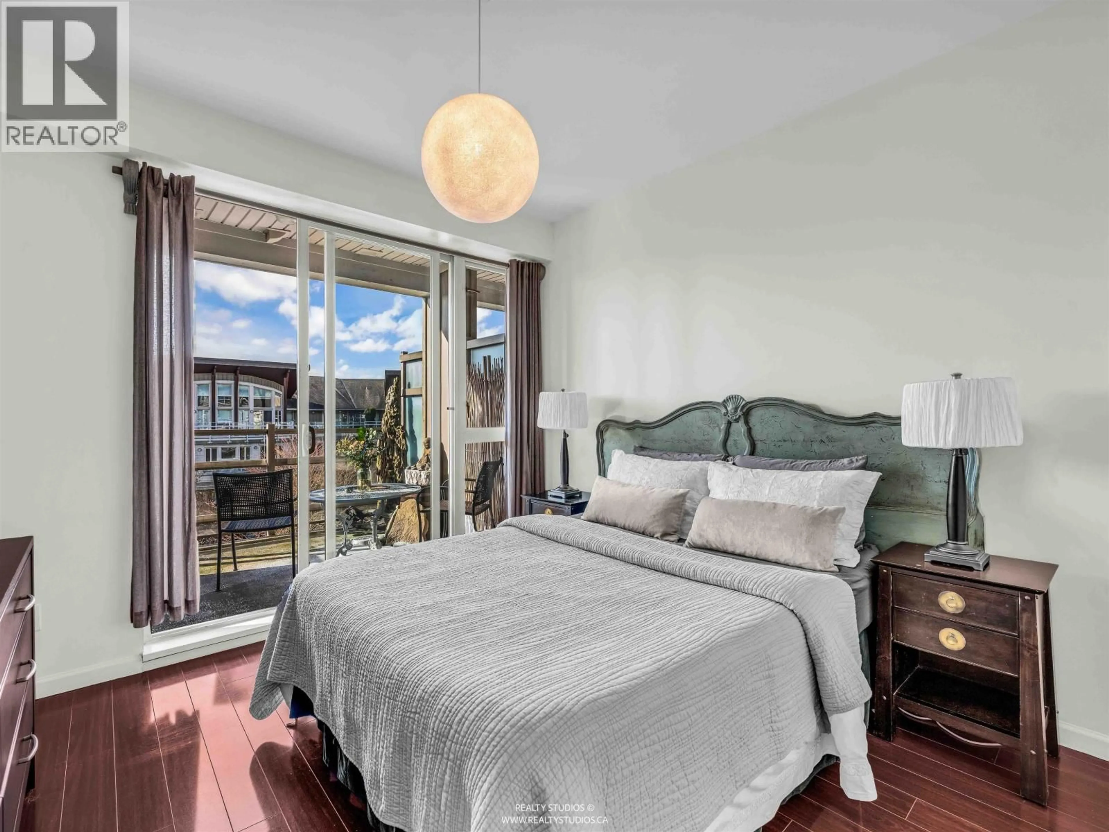 Bedroom with bed, wood/laminate floor for 417 - 580 RAVEN WOODS DRIVE, North Vancouver British Columbia V7G2T2