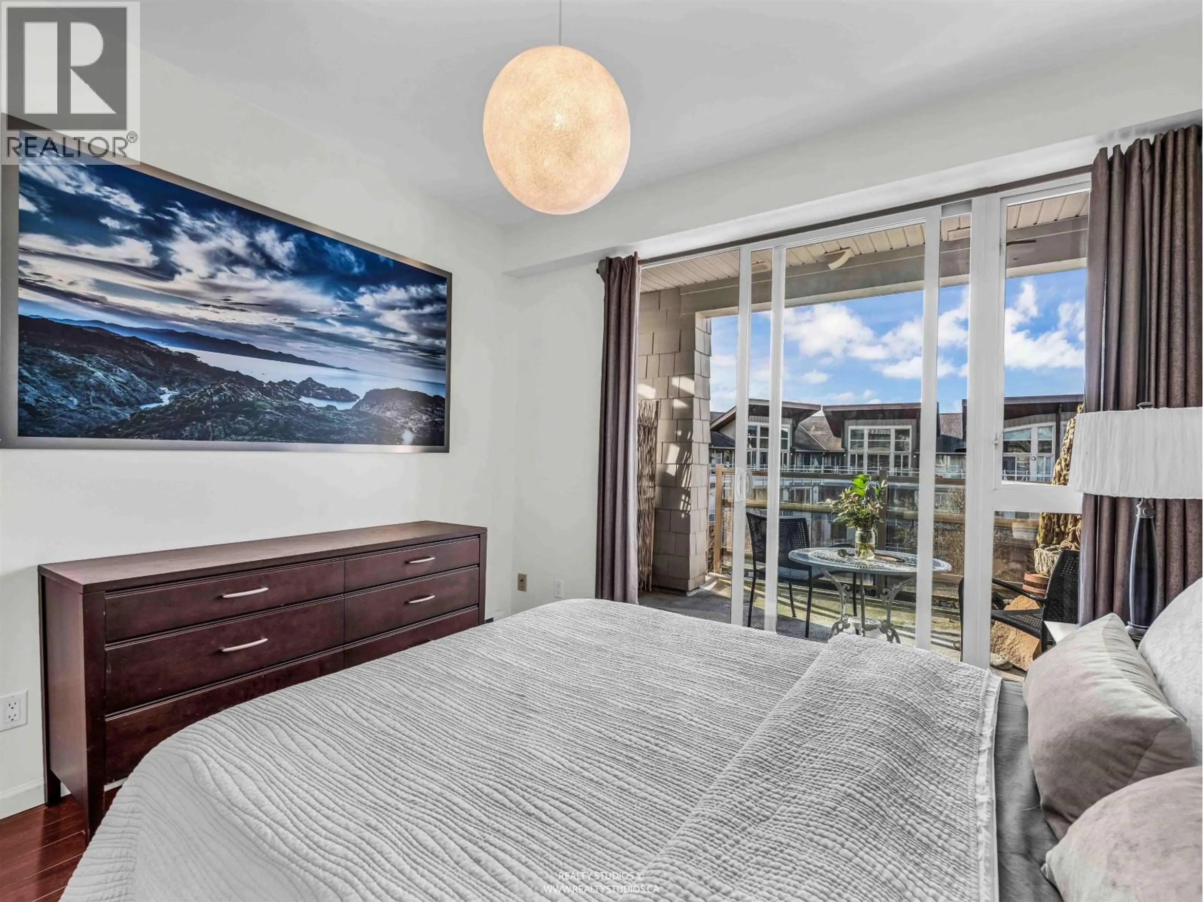 Bedroom with bed, unknown for 417 - 580 RAVEN WOODS DRIVE, North Vancouver British Columbia V7G2T2