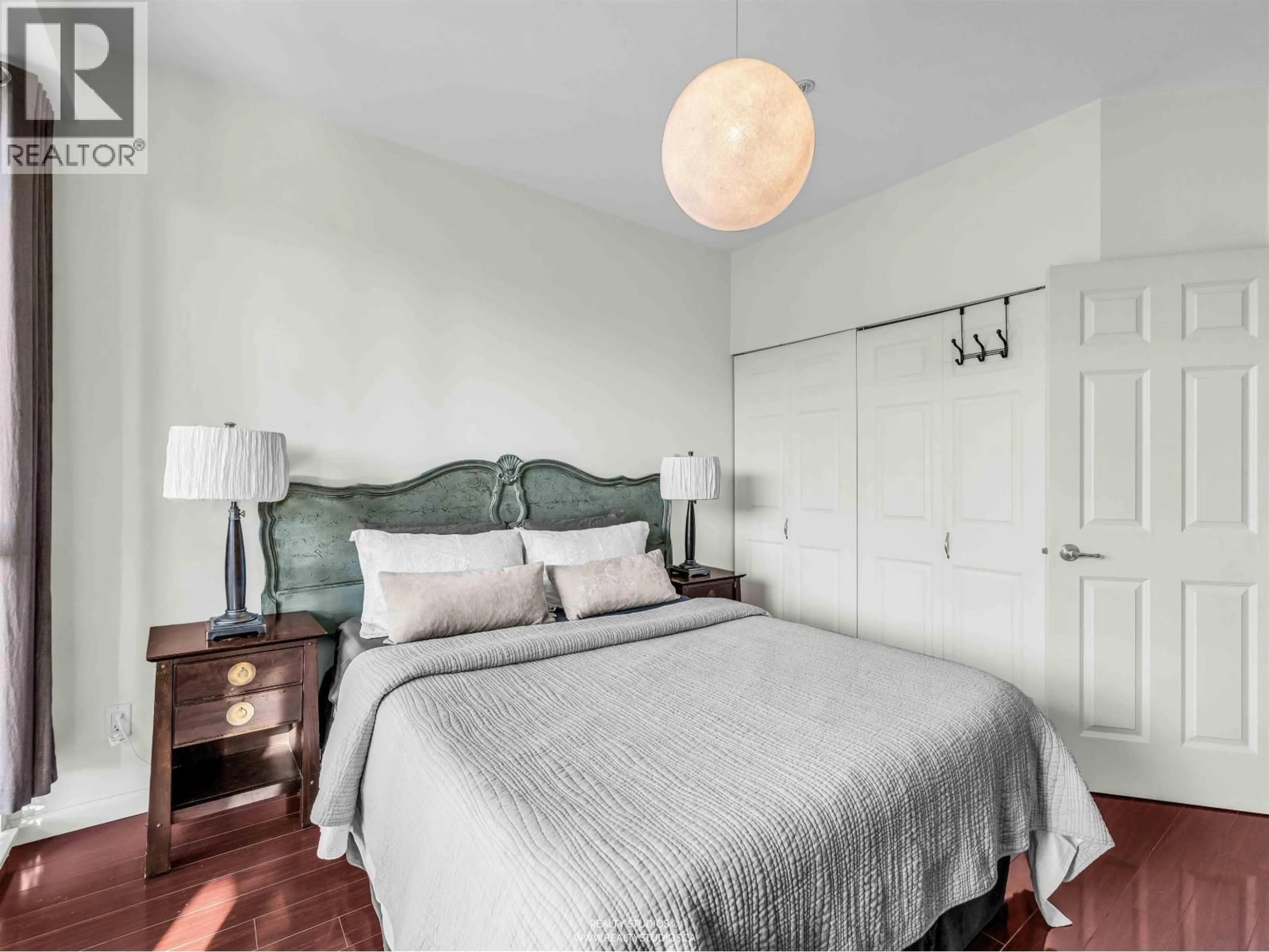 Bedroom with bed, unknown for 417 - 580 RAVEN WOODS DRIVE, North Vancouver British Columbia V7G2T2