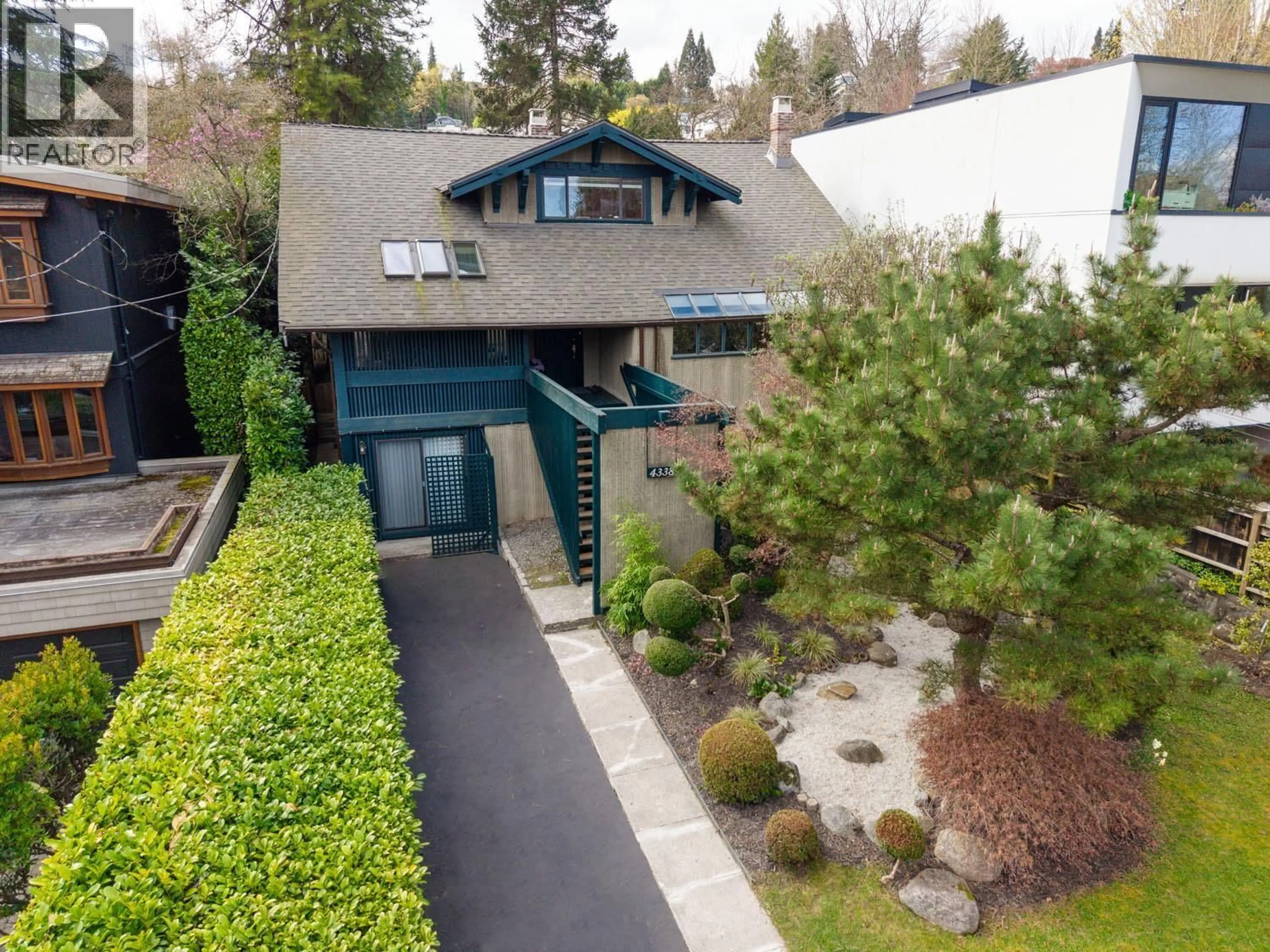 A pic from outside/outdoor area/front of a property/back of a property/a pic from drone, street for 4338 2ND AVENUE, Vancouver British Columbia V6R1K3