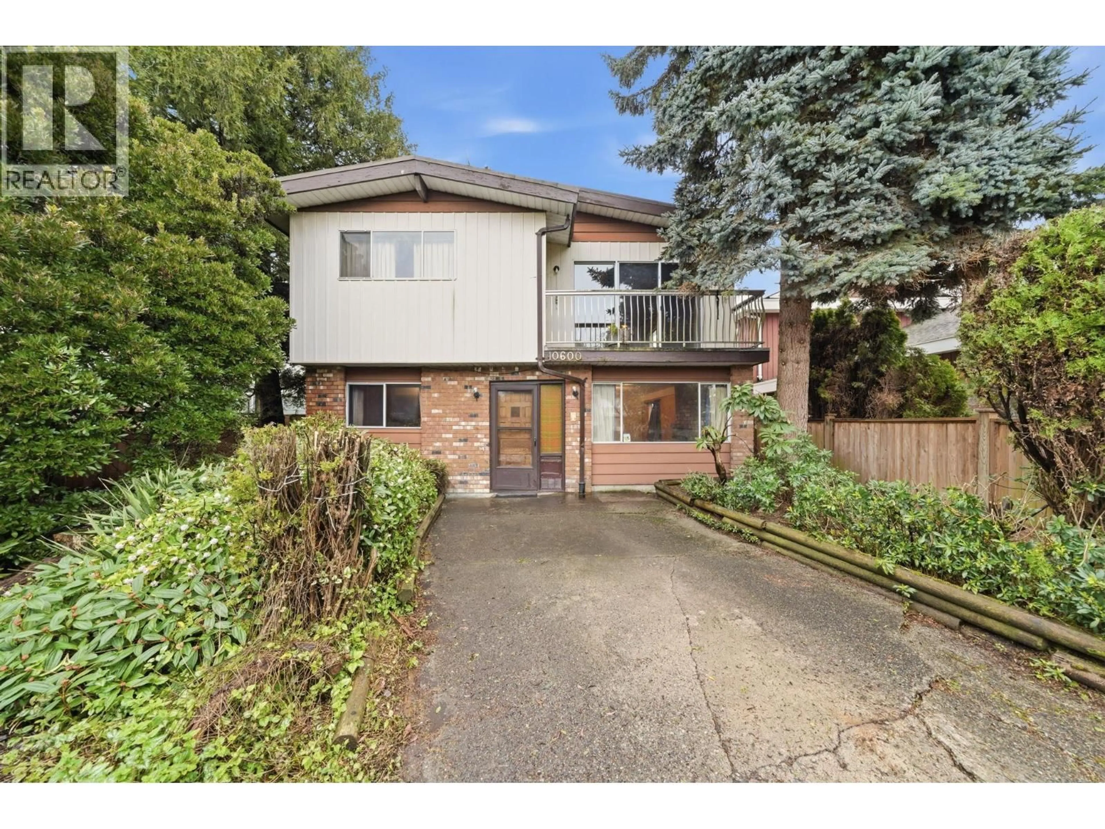 A pic from outside/outdoor area/front of a property/back of a property/a pic from drone, street for 10600 SEAMOUNT ROAD, Richmond British Columbia V7A4P6