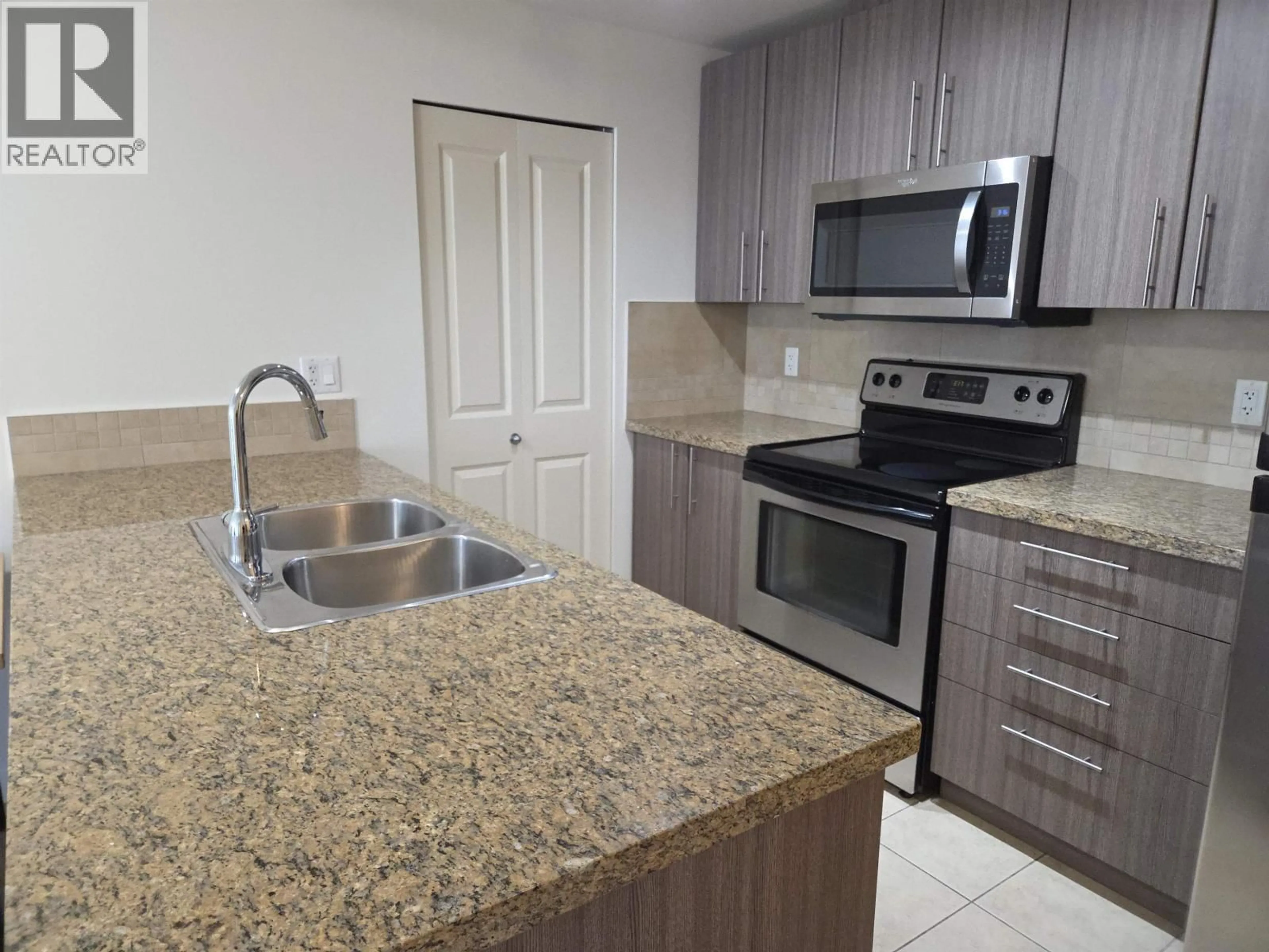 Standard kitchen, ceramic/tile floor for 1005 - 898 CARNARVON STREET, New Westminster British Columbia V3M0C3