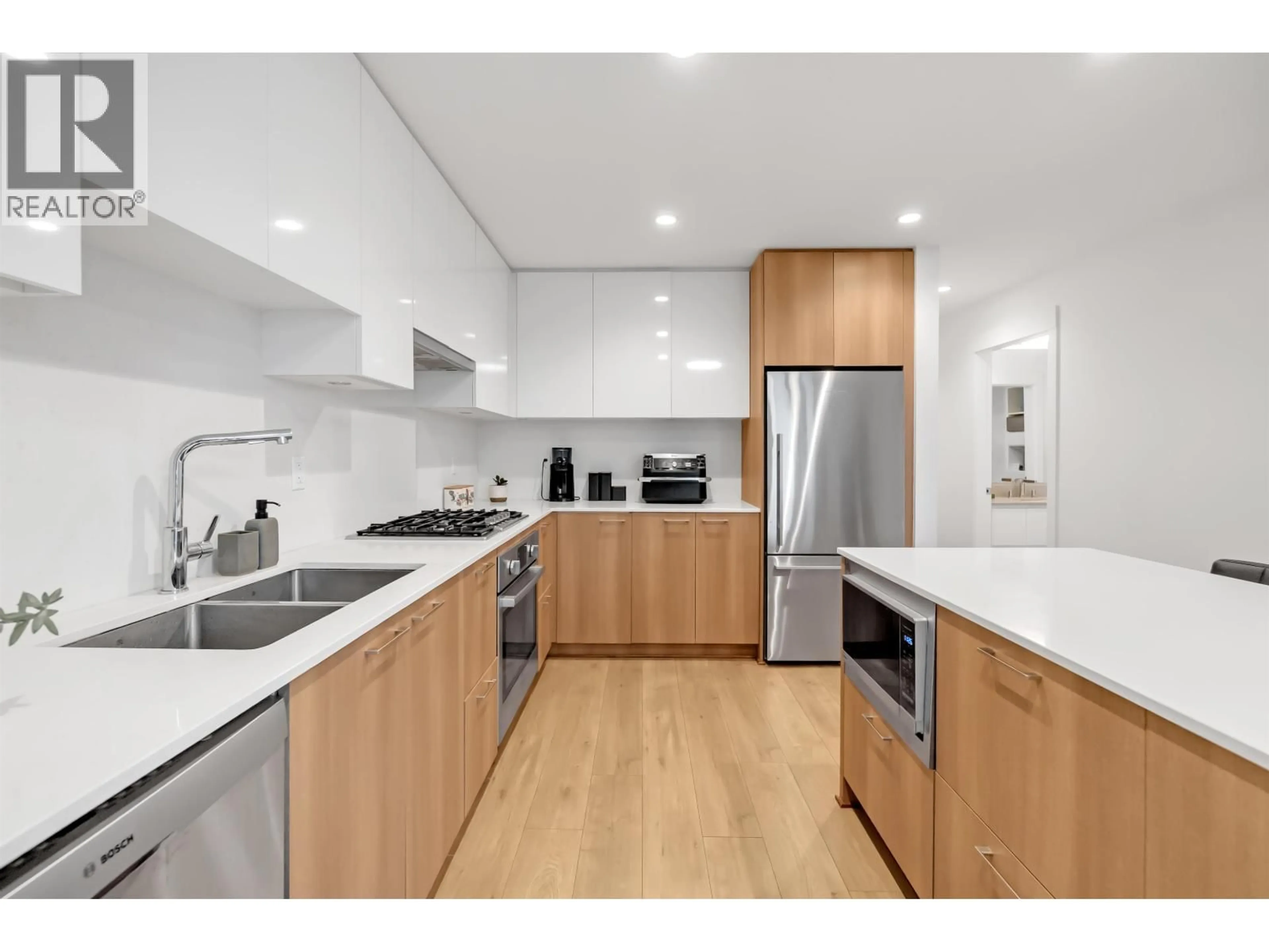 Unknown for 303 - 715 15 STREET, North Vancouver British Columbia V7M1T2