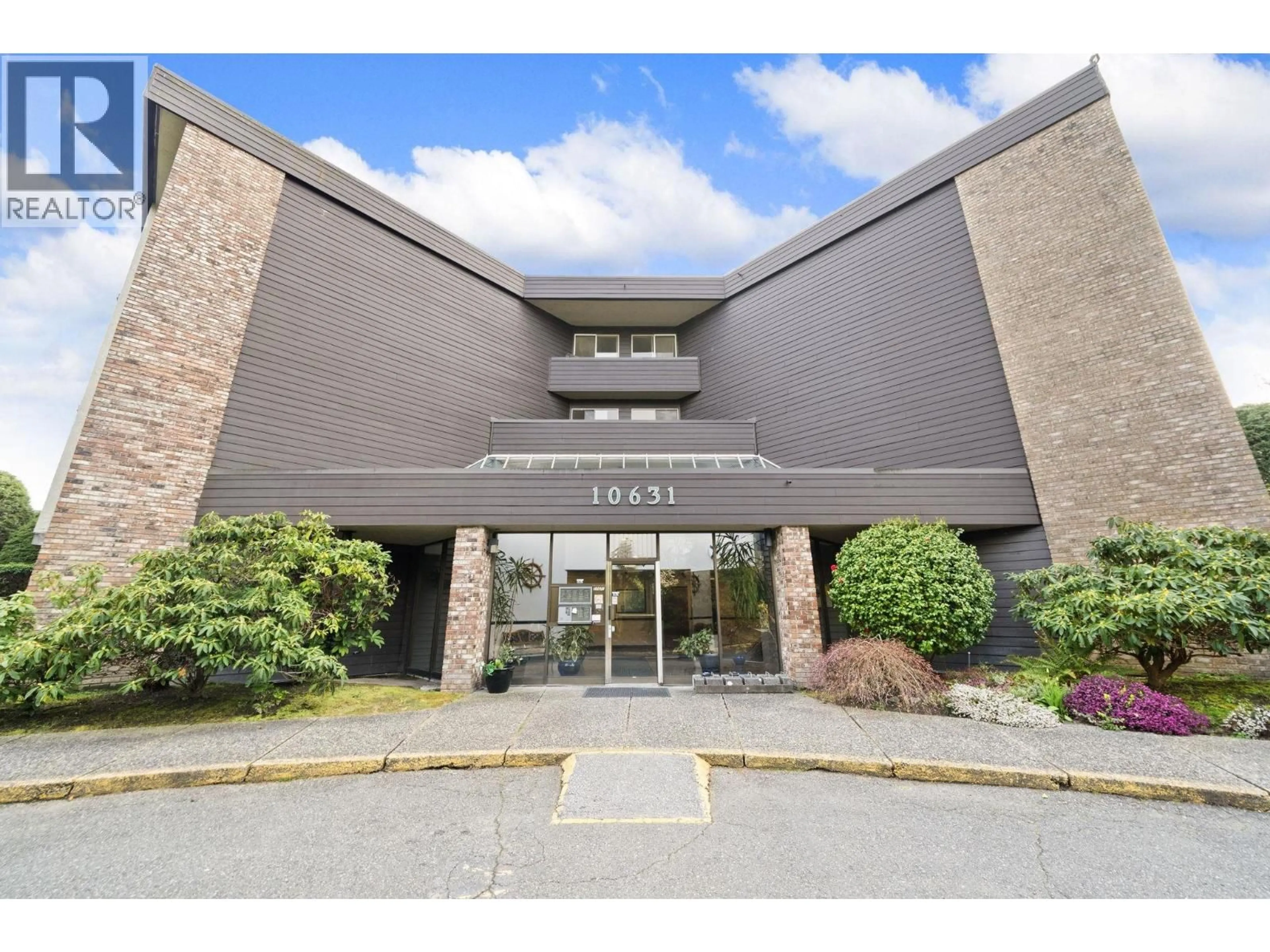 Indoor foyer for 208 - 10631 NO. 3 ROAD, Richmond British Columbia V7A4L8