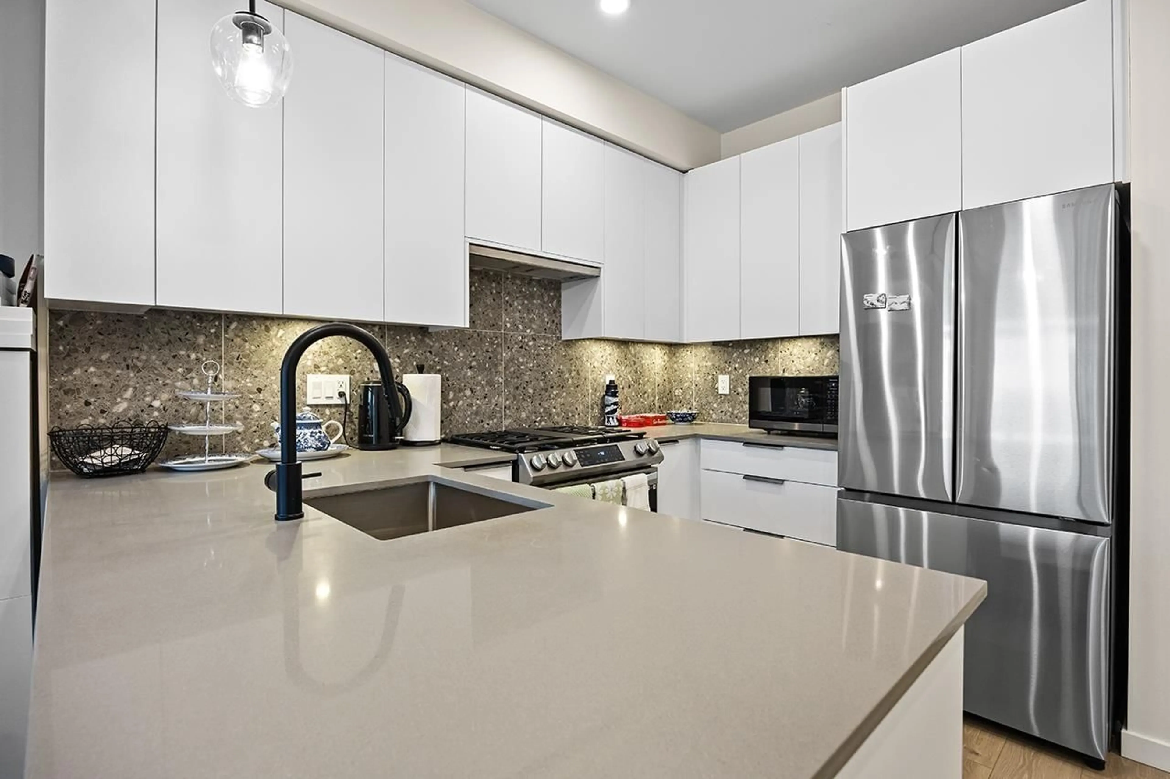 Contemporary kitchen, ceramic/tile floor for 506 - 7920 206 STREET, Langley British Columbia V2Y3X1