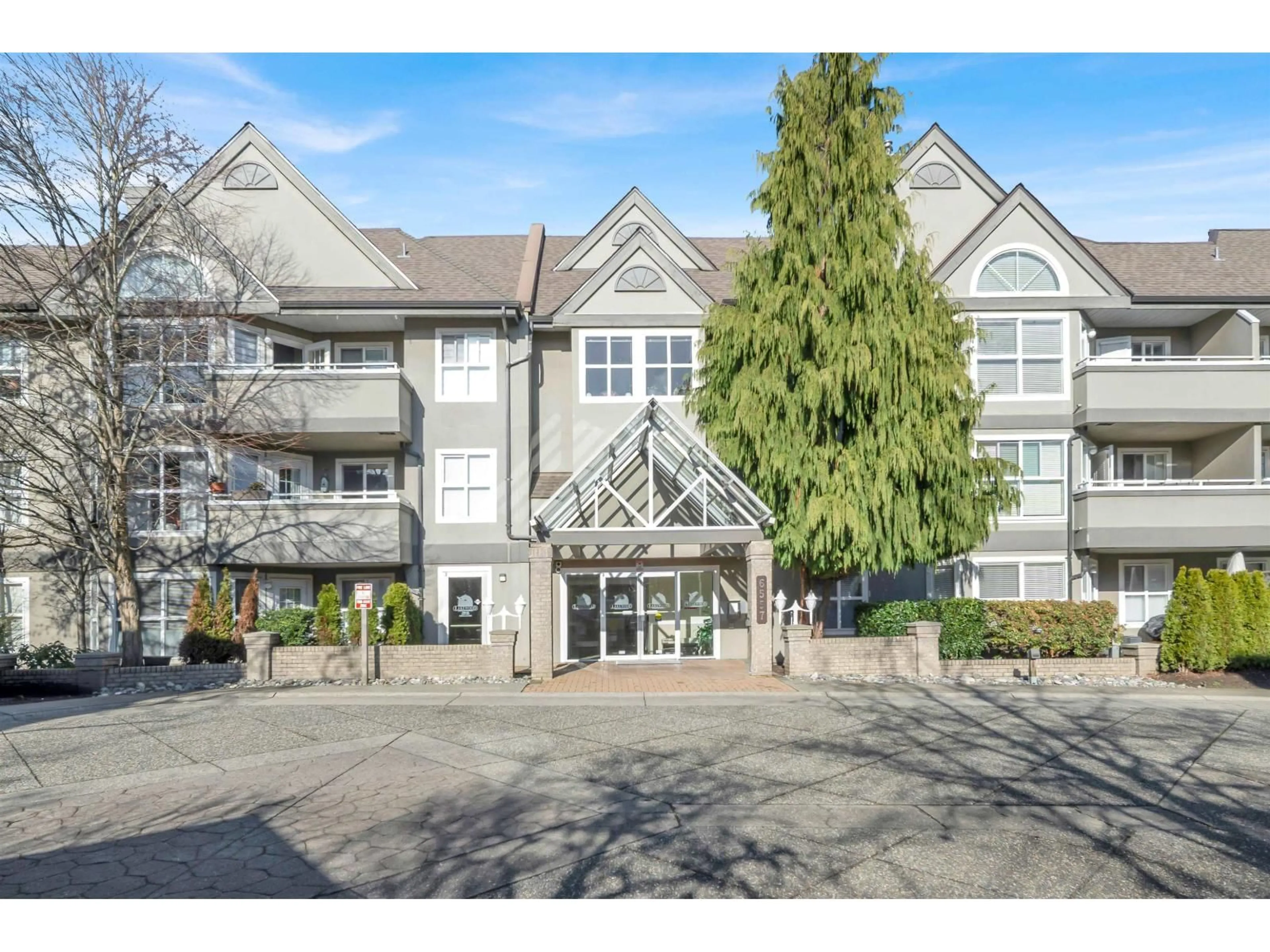 Indoor foyer for 212 - 6557 121 STREET, Surrey British Columbia V3W1E7