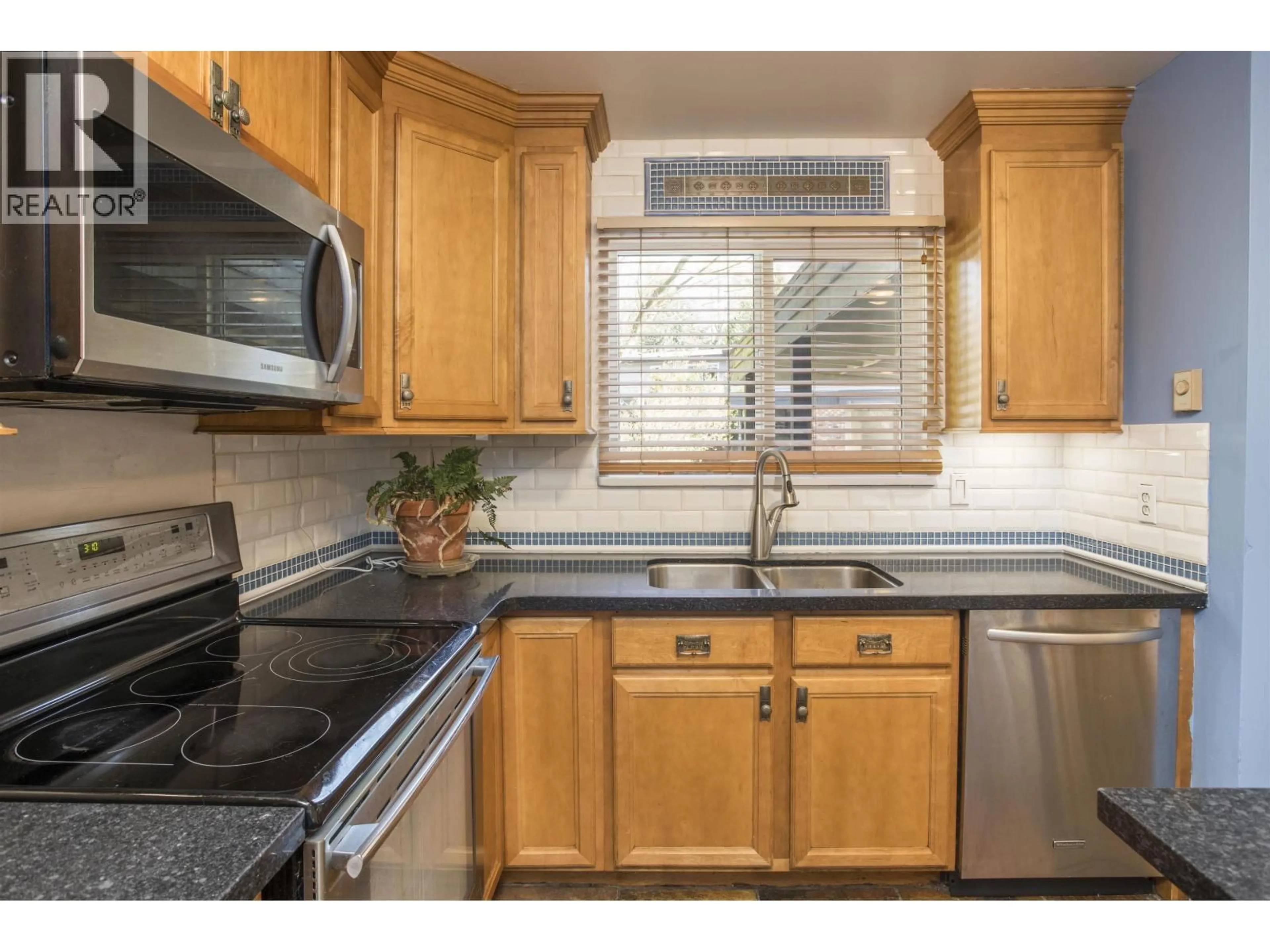 Standard kitchen, unknown for 1 - 12101 SCHMIDT CRESCENT, Maple Ridge British Columbia V2X8A2