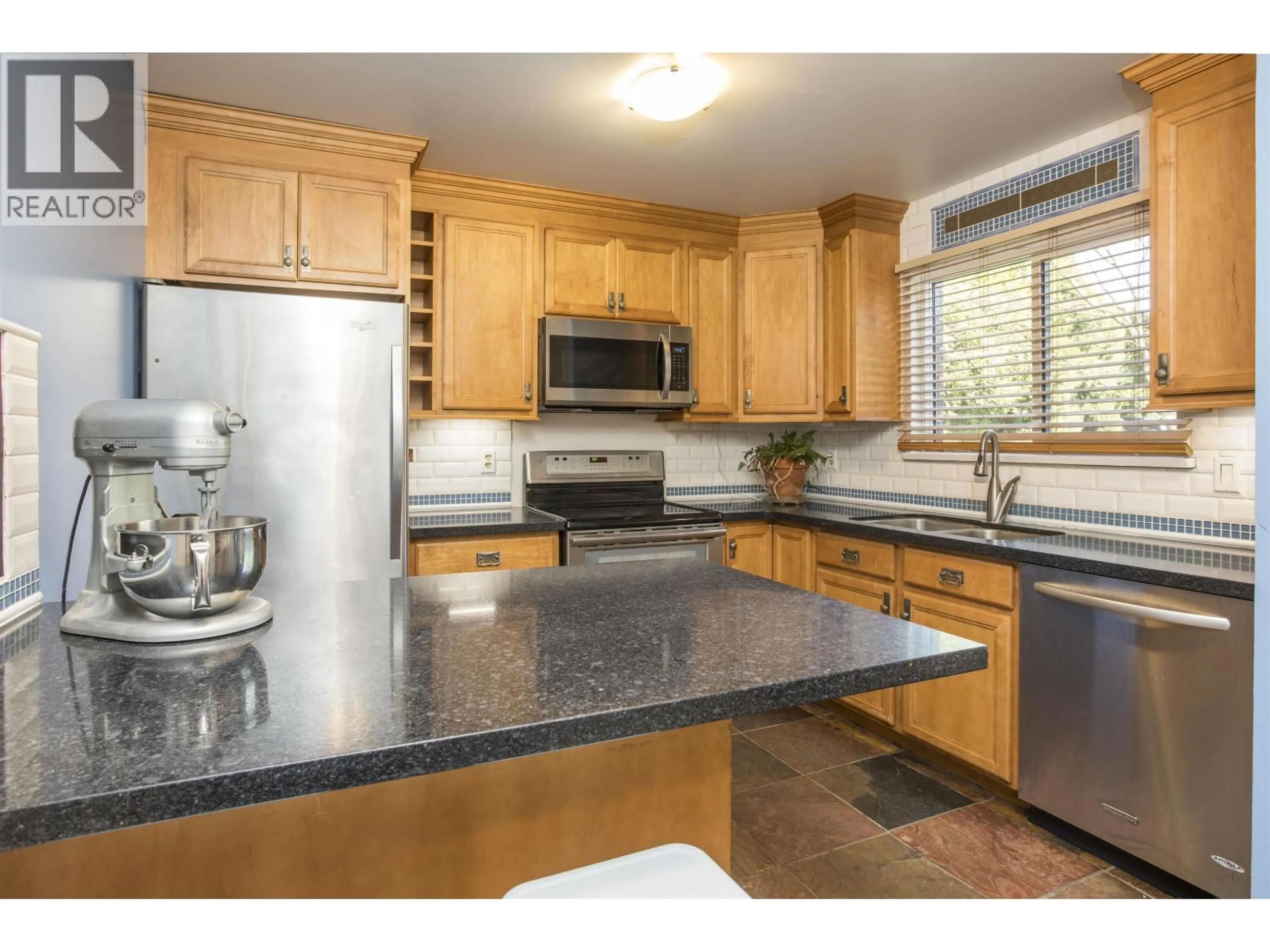 Standard kitchen, unknown for 1 - 12101 SCHMIDT CRESCENT, Maple Ridge British Columbia V2X8A2