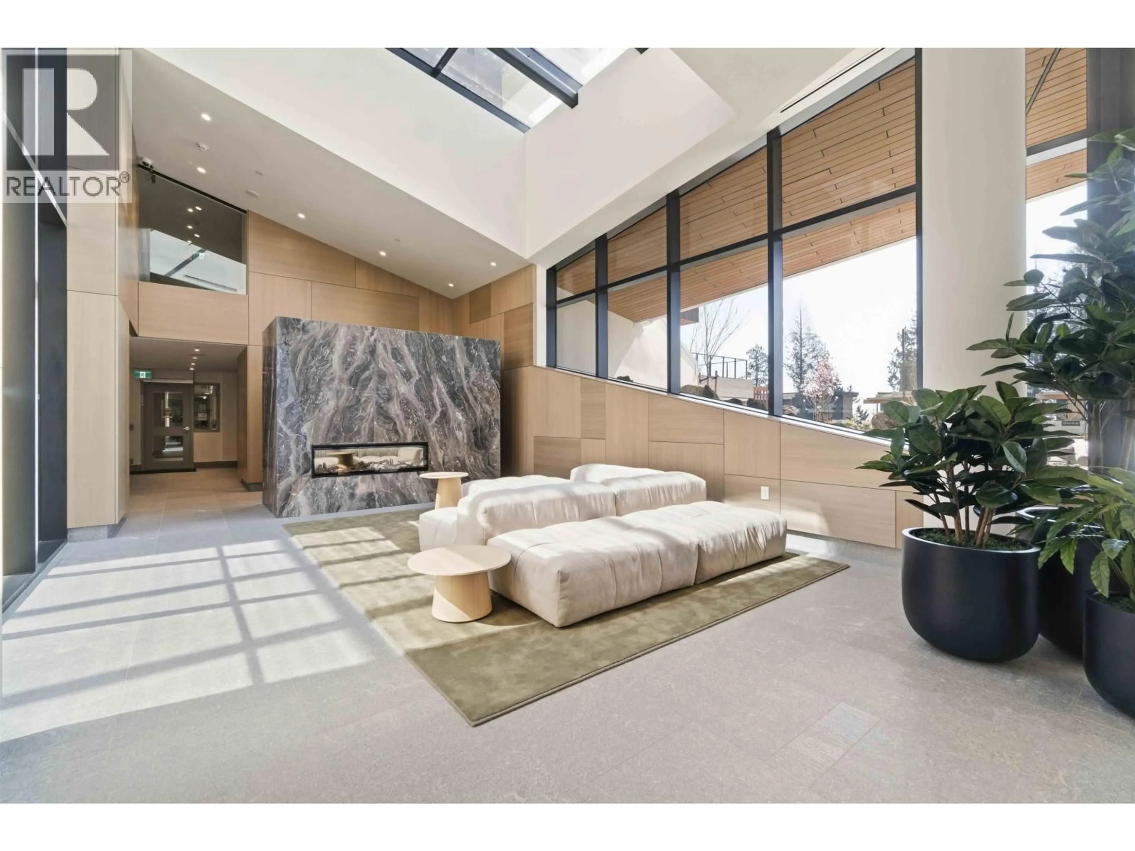 Indoor foyer for 608 - 3963 UPLANDS WAY, Vancouver British Columbia V7S0B6