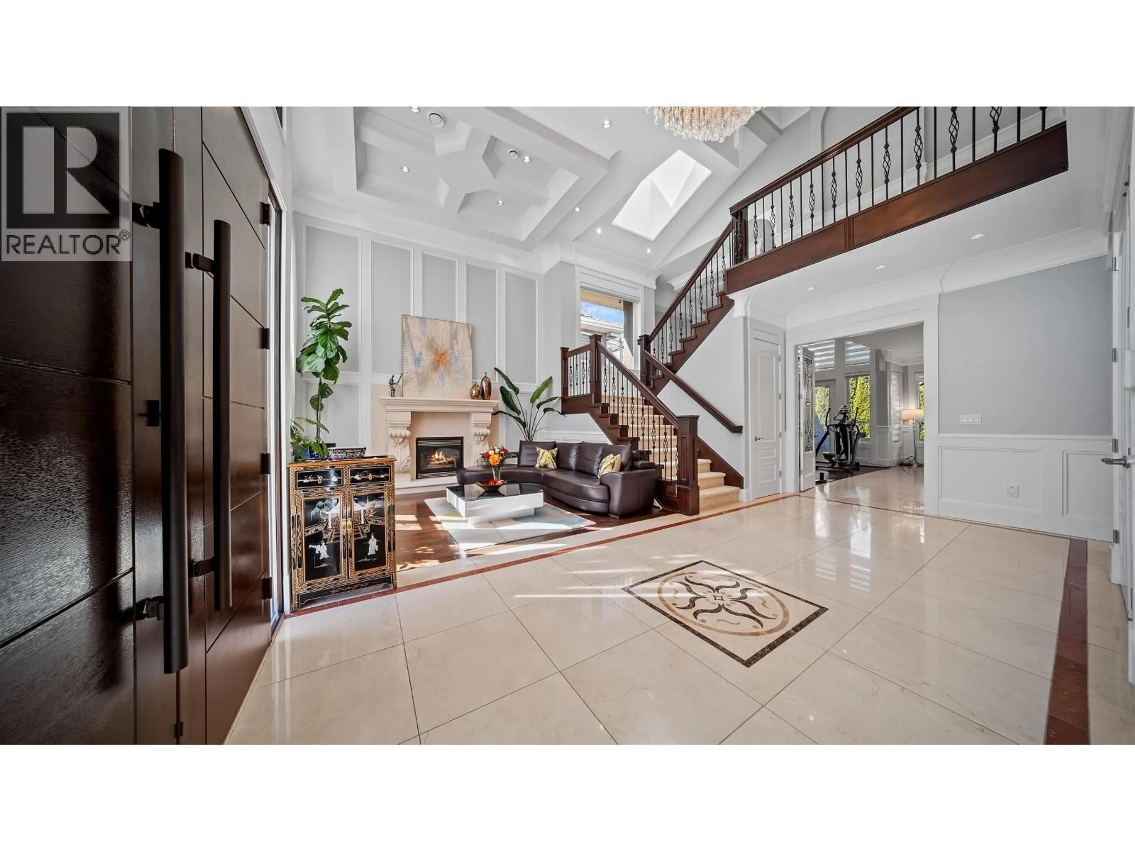 Indoor foyer for 8651 PIGOTT ROAD, Richmond British Columbia V7A2C3