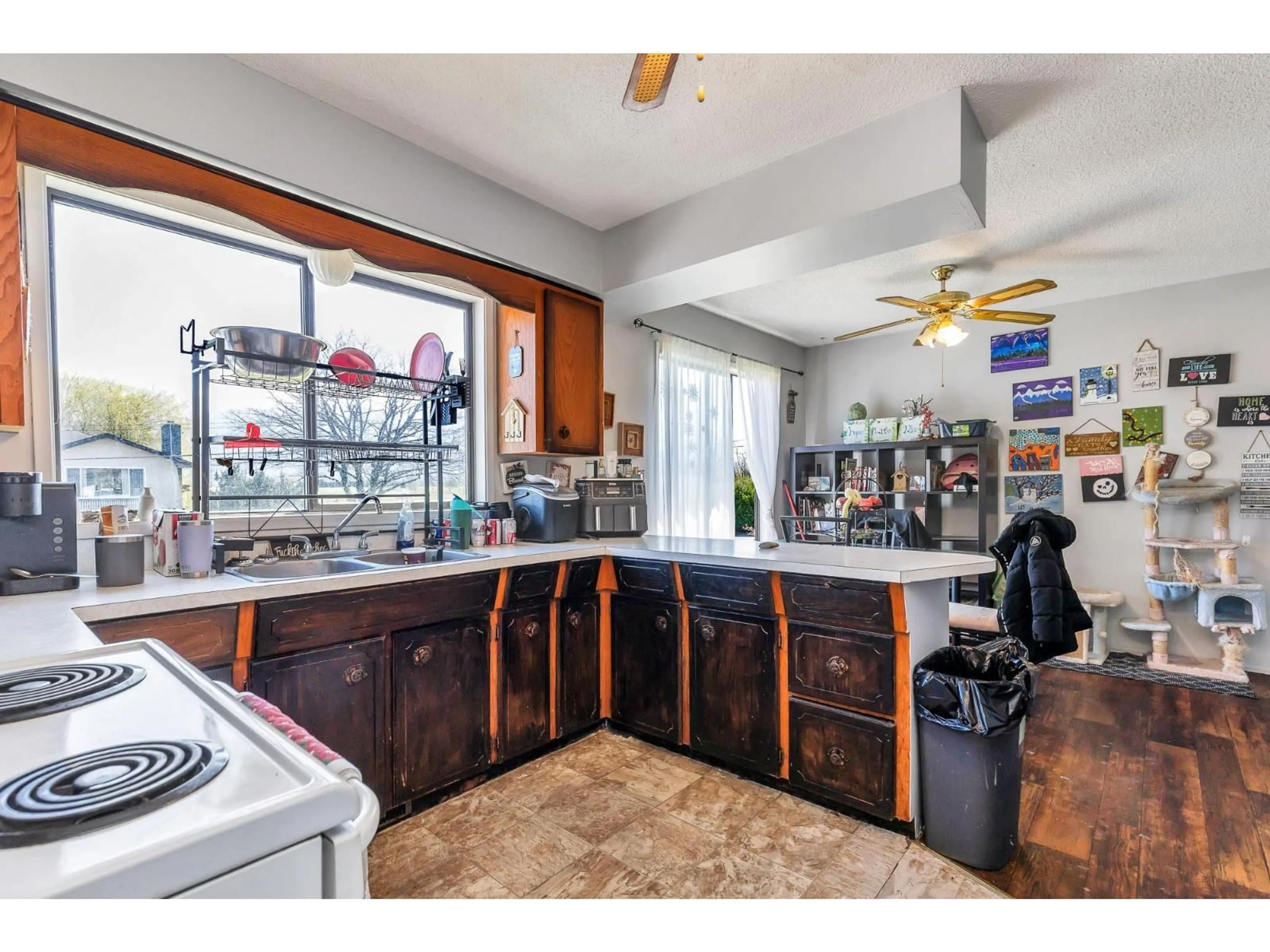 Open concept kitchen, ceramic/tile floor for 9501 PAULA CRESCENT, Chilliwack British Columbia V2P6H1