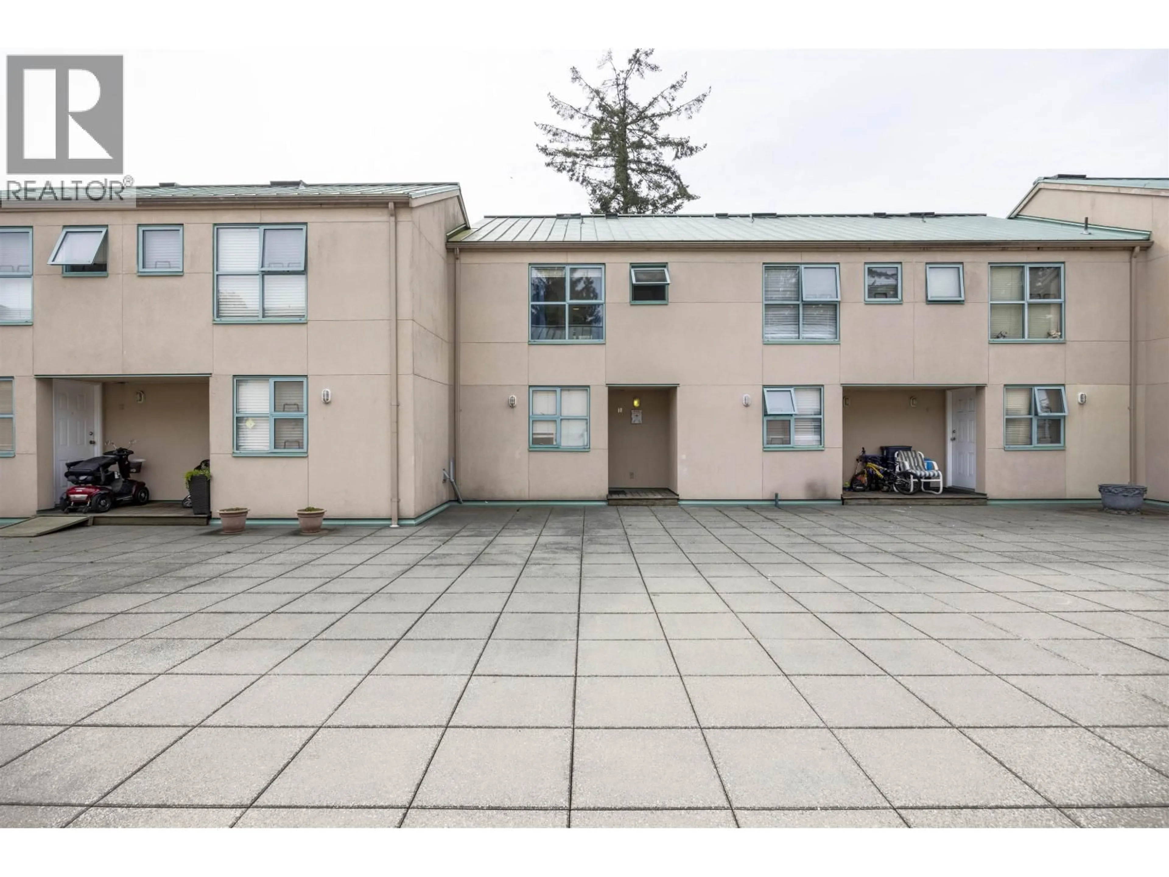A pic from outside/outdoor area/front of a property/back of a property/a pic from drone, unknown for 10 - 3200 WESTWOOD STREET, Port Coquitlam British Columbia V3C3L8