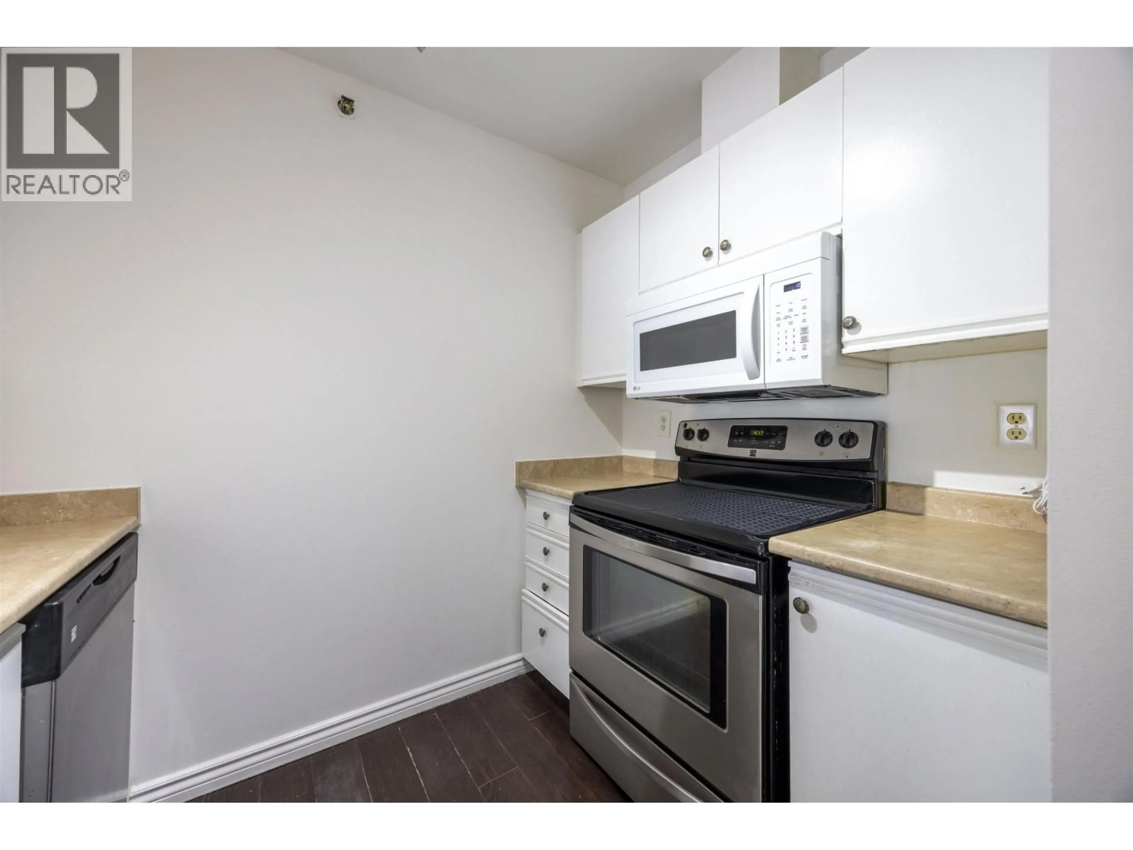 Standard kitchen, wood/laminate floor for 10 - 3200 WESTWOOD STREET, Port Coquitlam British Columbia V3C3L8