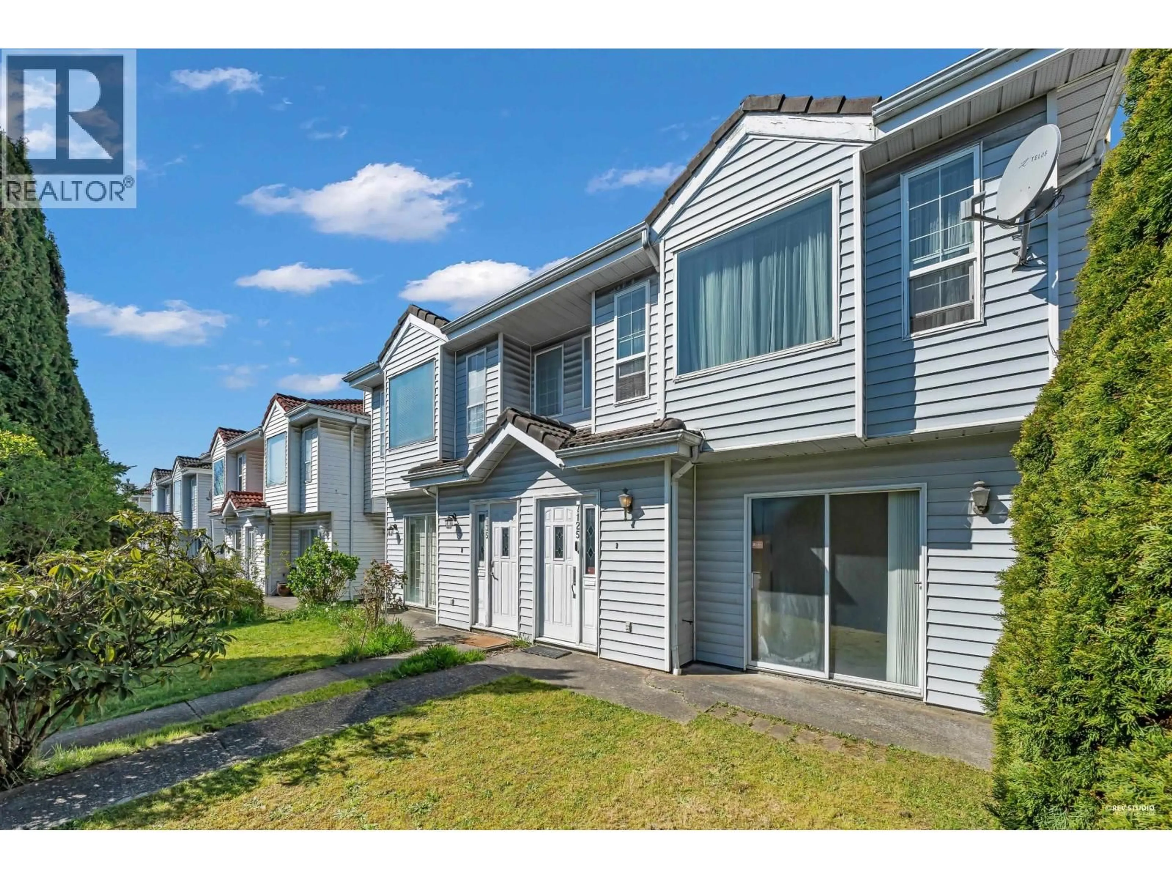 A pic from outside/outdoor area/front of a property/back of a property/a pic from drone, street for 7125 MAIN STREET, Vancouver British Columbia V5X3J1