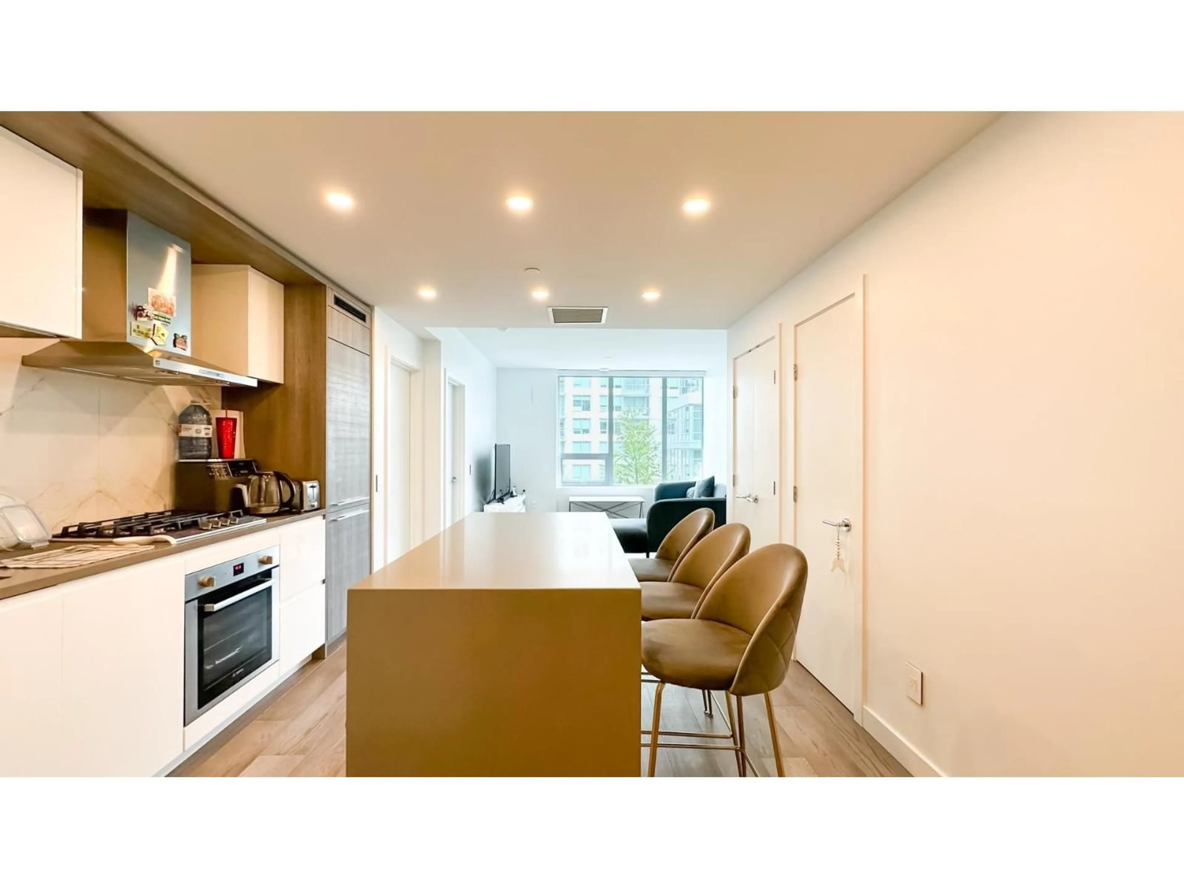 Open concept kitchen, unknown for 405 - 15165 THRIFT AVENUE, Surrey British Columbia V4B0C1