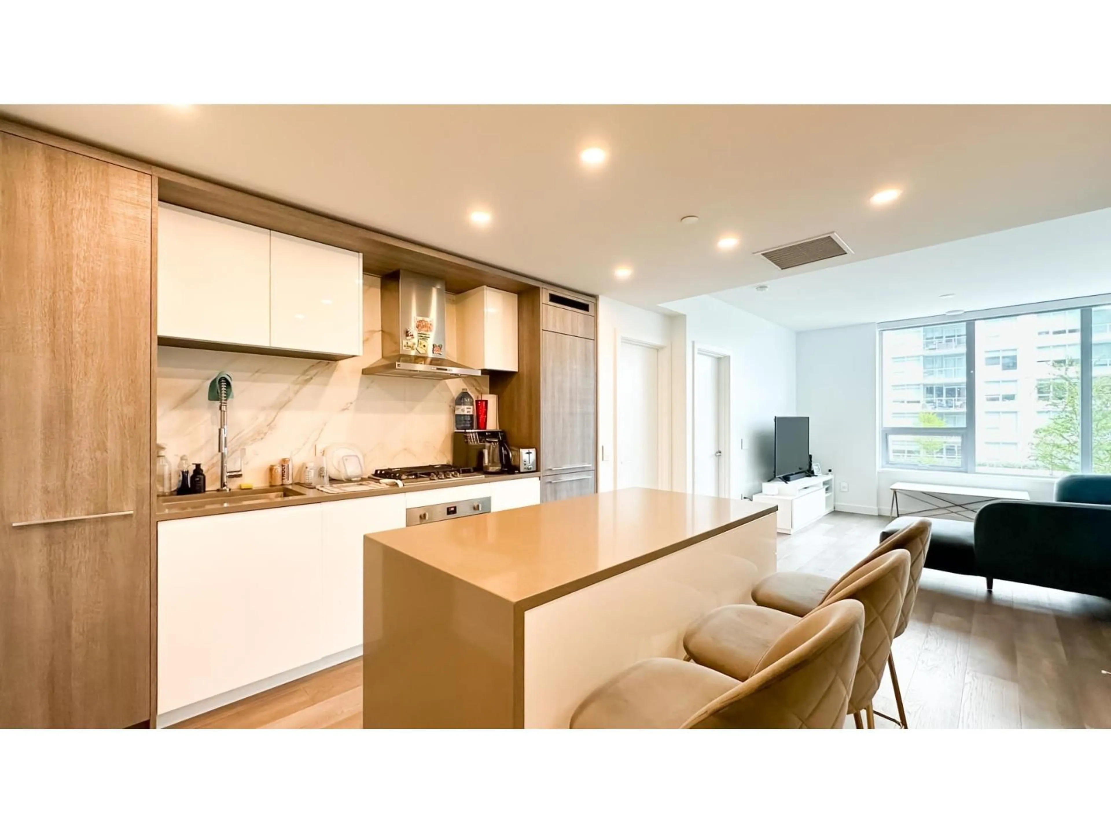 Contemporary kitchen, unknown for 405 - 15165 THRIFT AVENUE, Surrey British Columbia V4B0C1