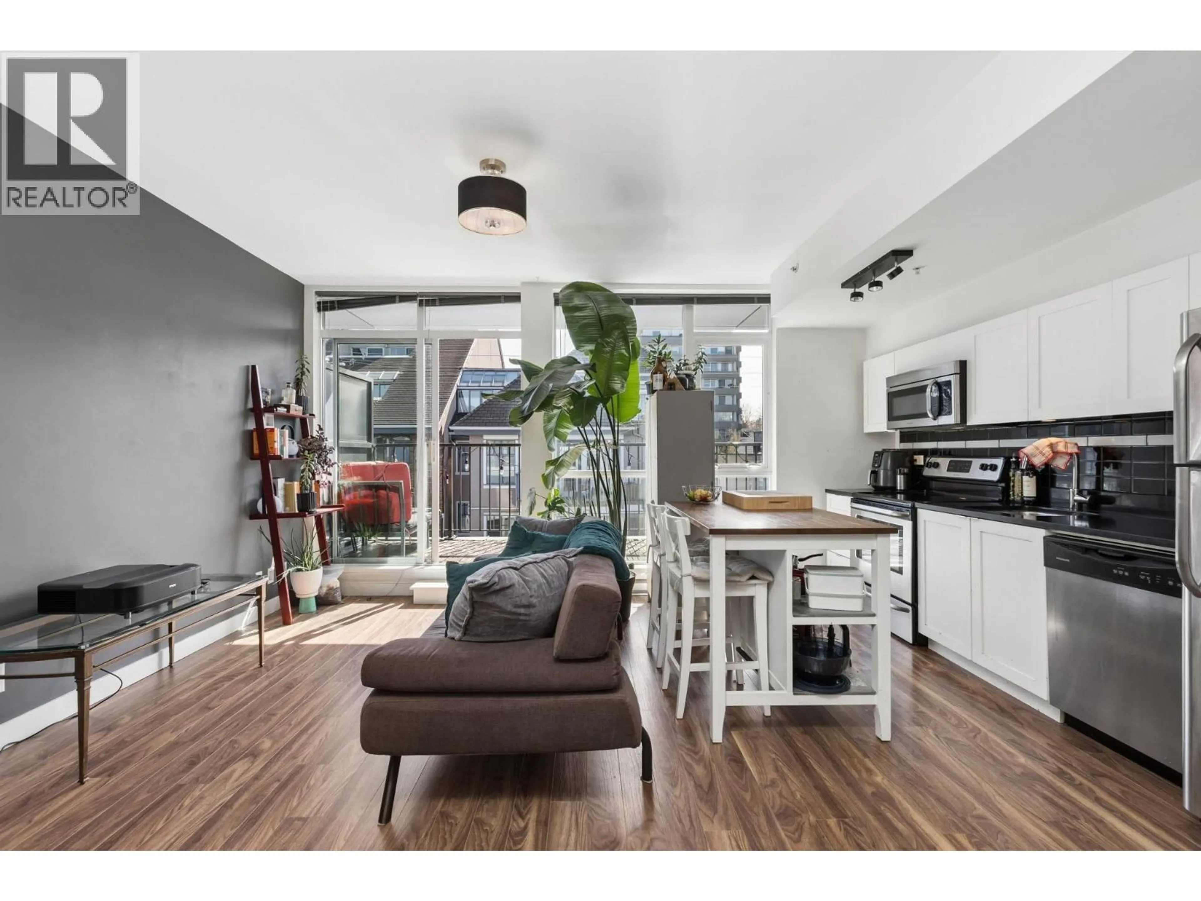 Open concept kitchen, wood/laminate floor for 406 - 2511 QUEBEC STREET, Vancouver British Columbia V5T0B6