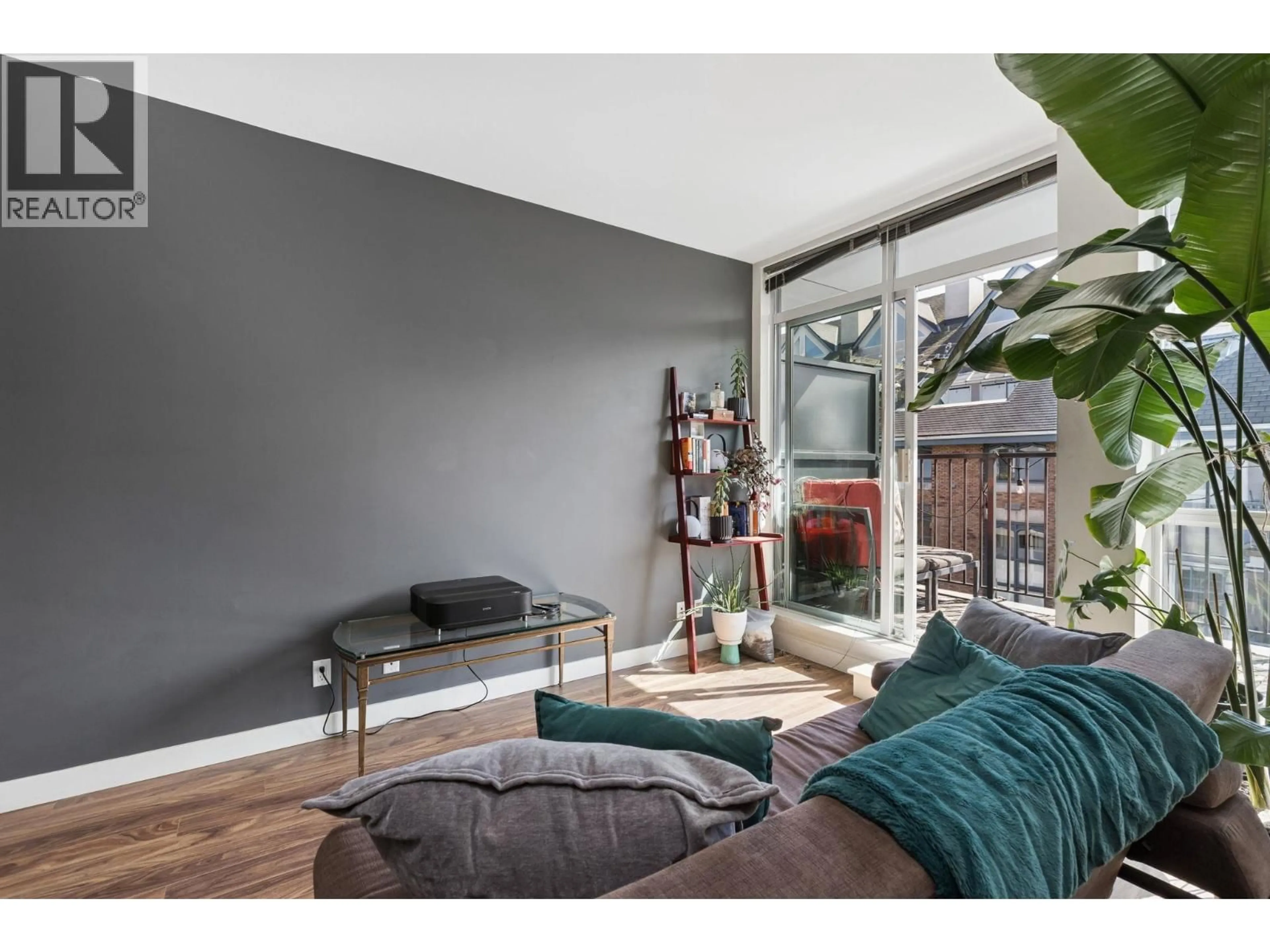 Living room with furniture, unknown for 406 - 2511 QUEBEC STREET, Vancouver British Columbia V5T0B6