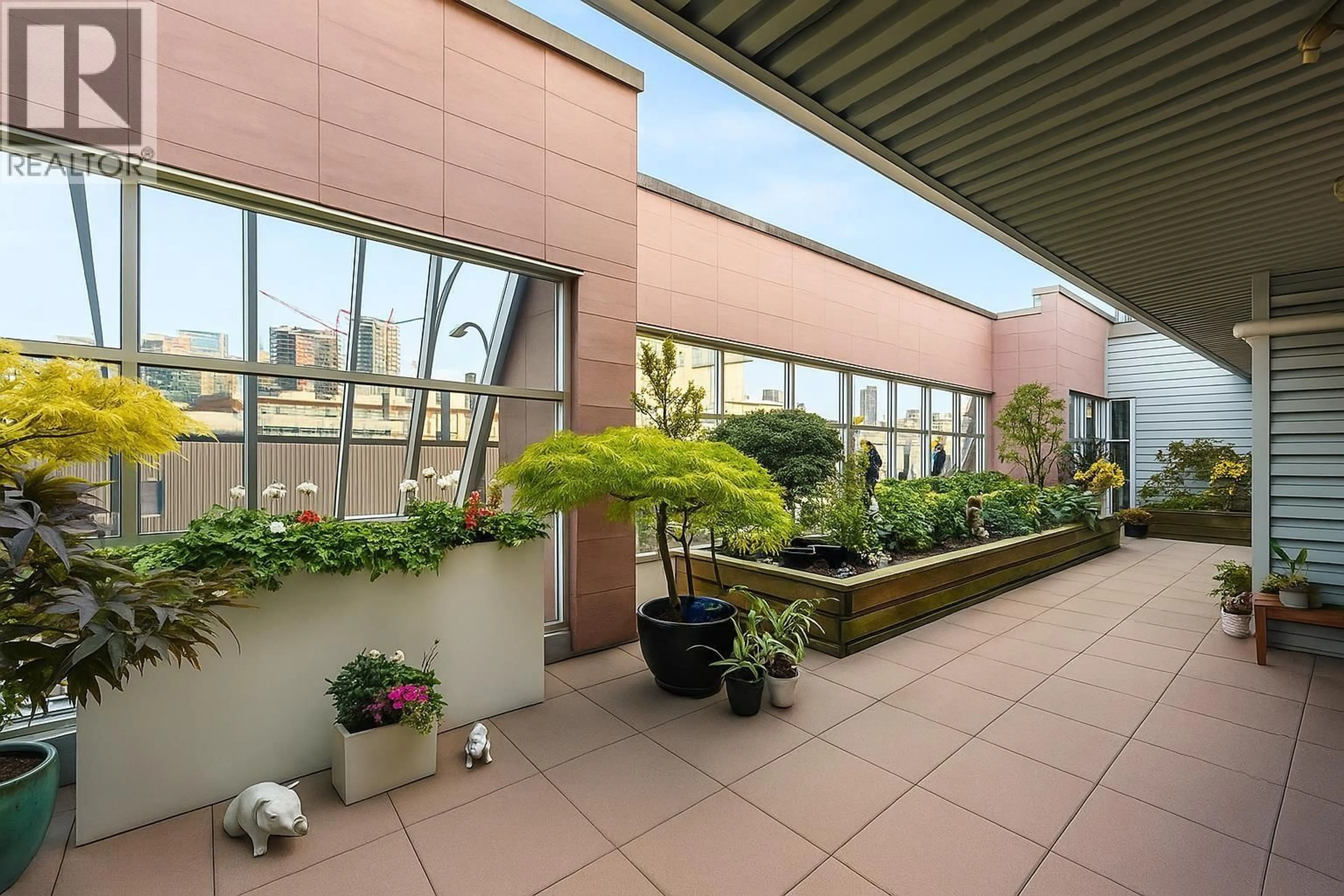 Patio, unknown for 202 - 1750 2ND AVENUE, Vancouver British Columbia V6J1H6