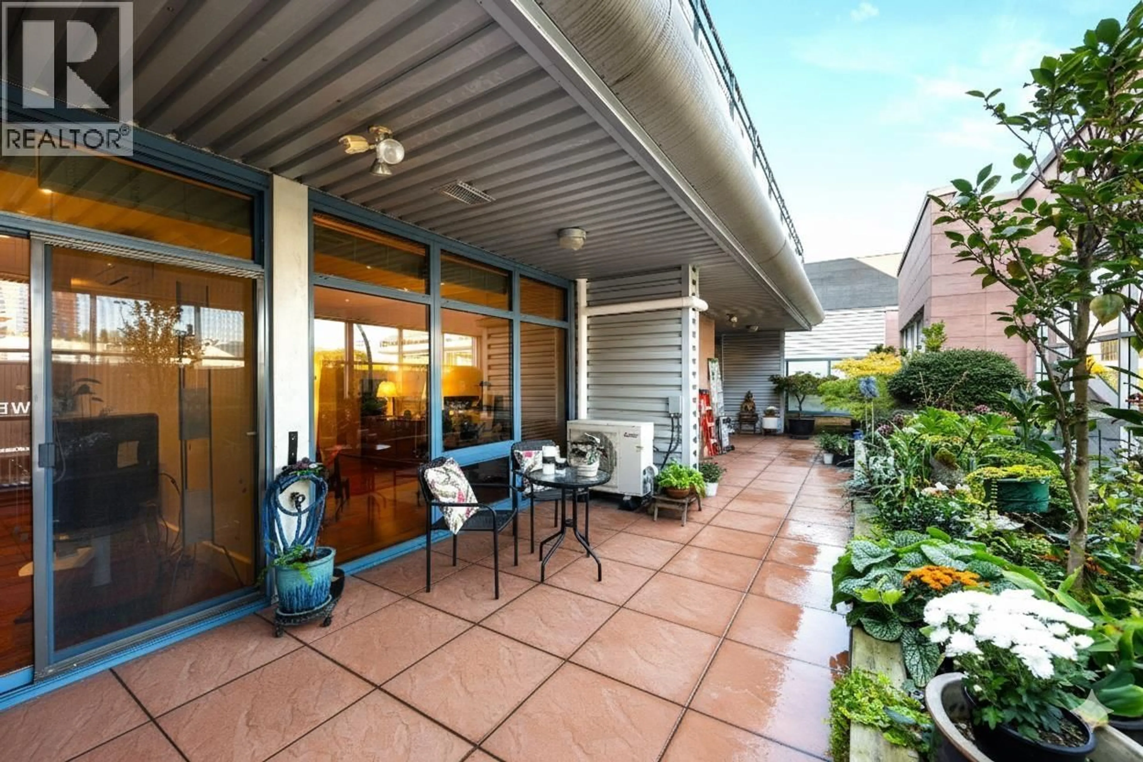 Patio, street for 202 - 1750 2ND AVENUE, Vancouver British Columbia V6J1H6