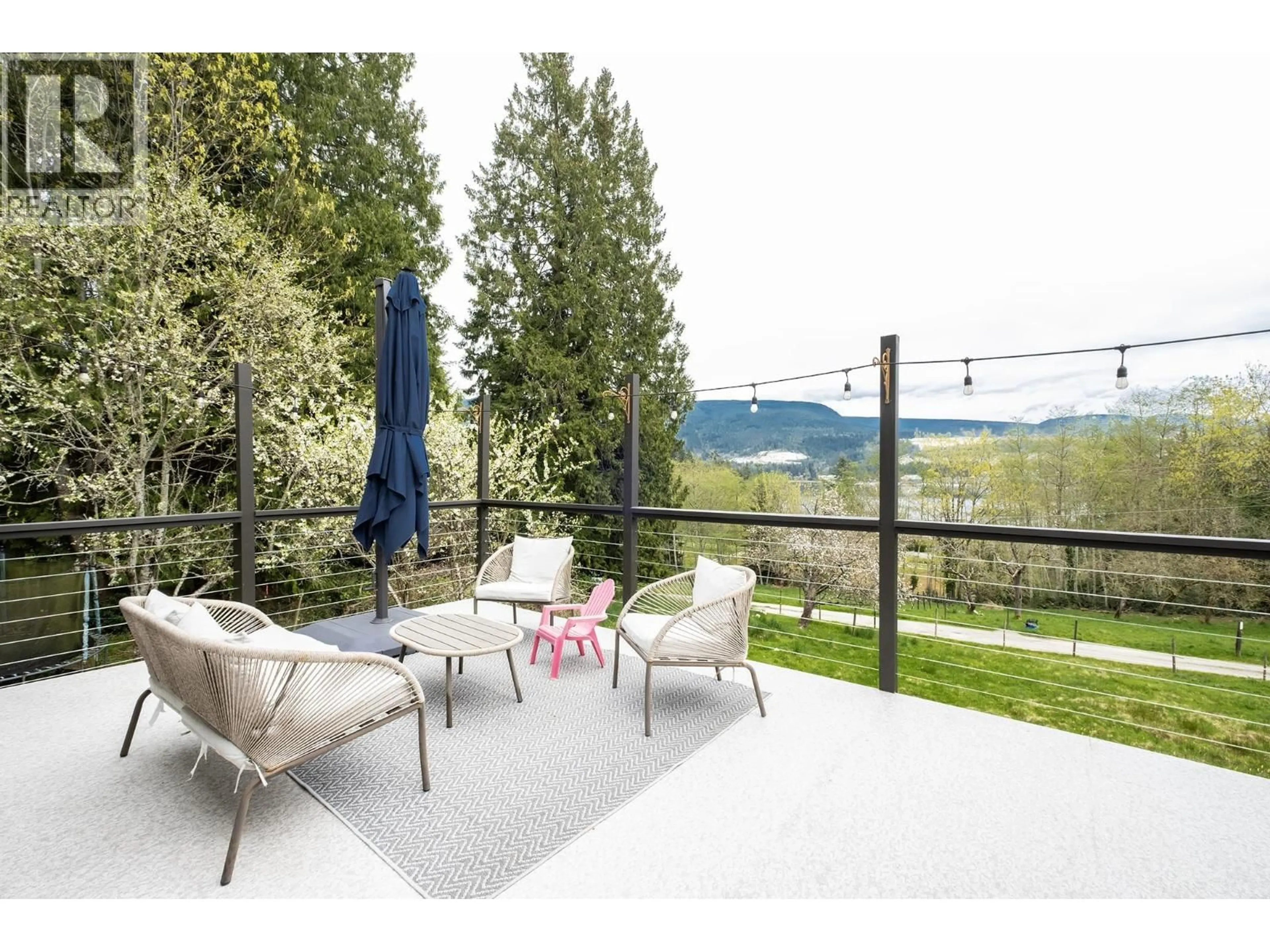 Patio, mountain view for 5930 SHOAL WAY, Sechelt British Columbia V7Z0R1
