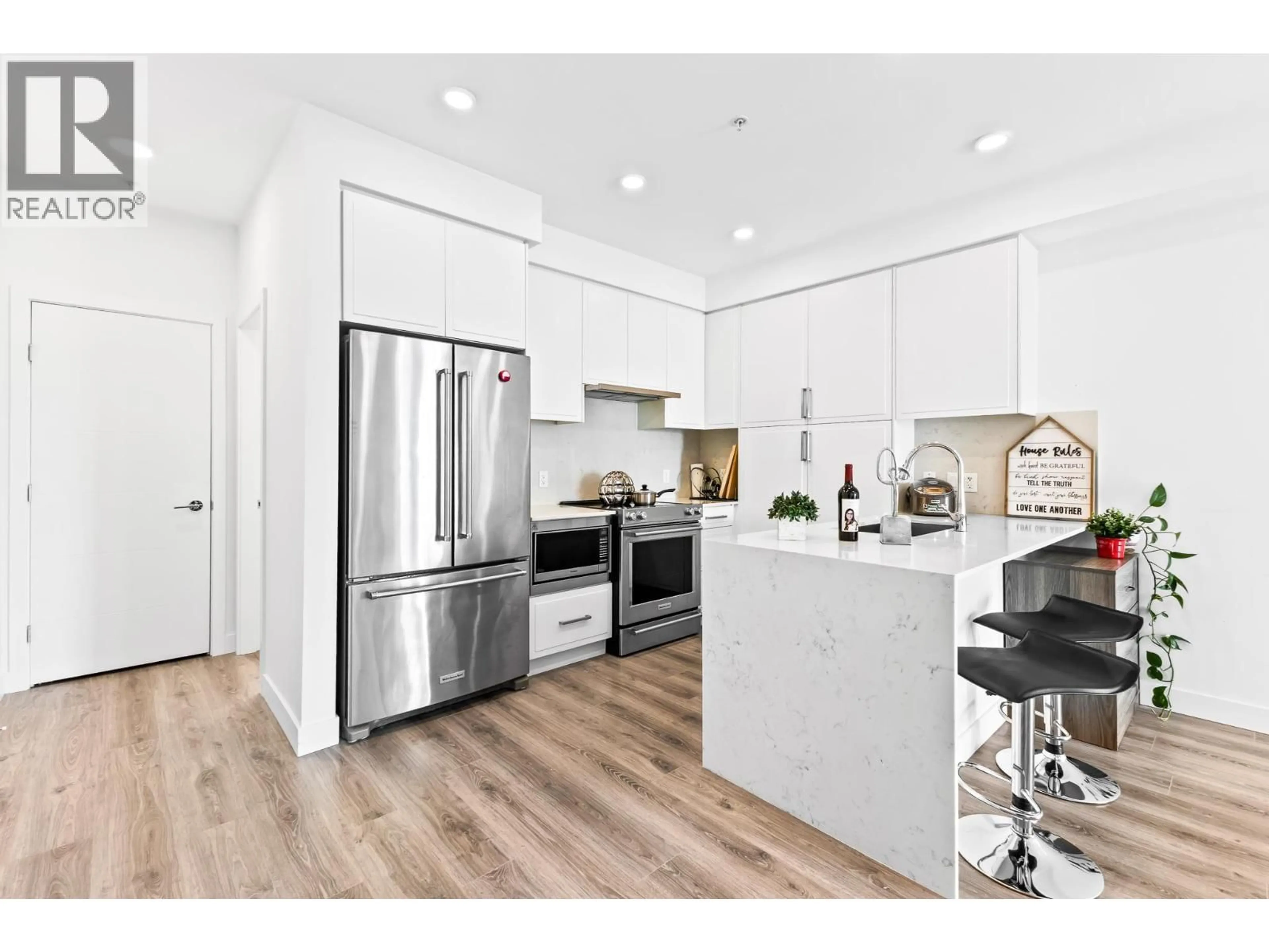 Open concept kitchen, unknown for 505 - 700 CLARKE ROAD, Coquitlam British Columbia V3J0K5