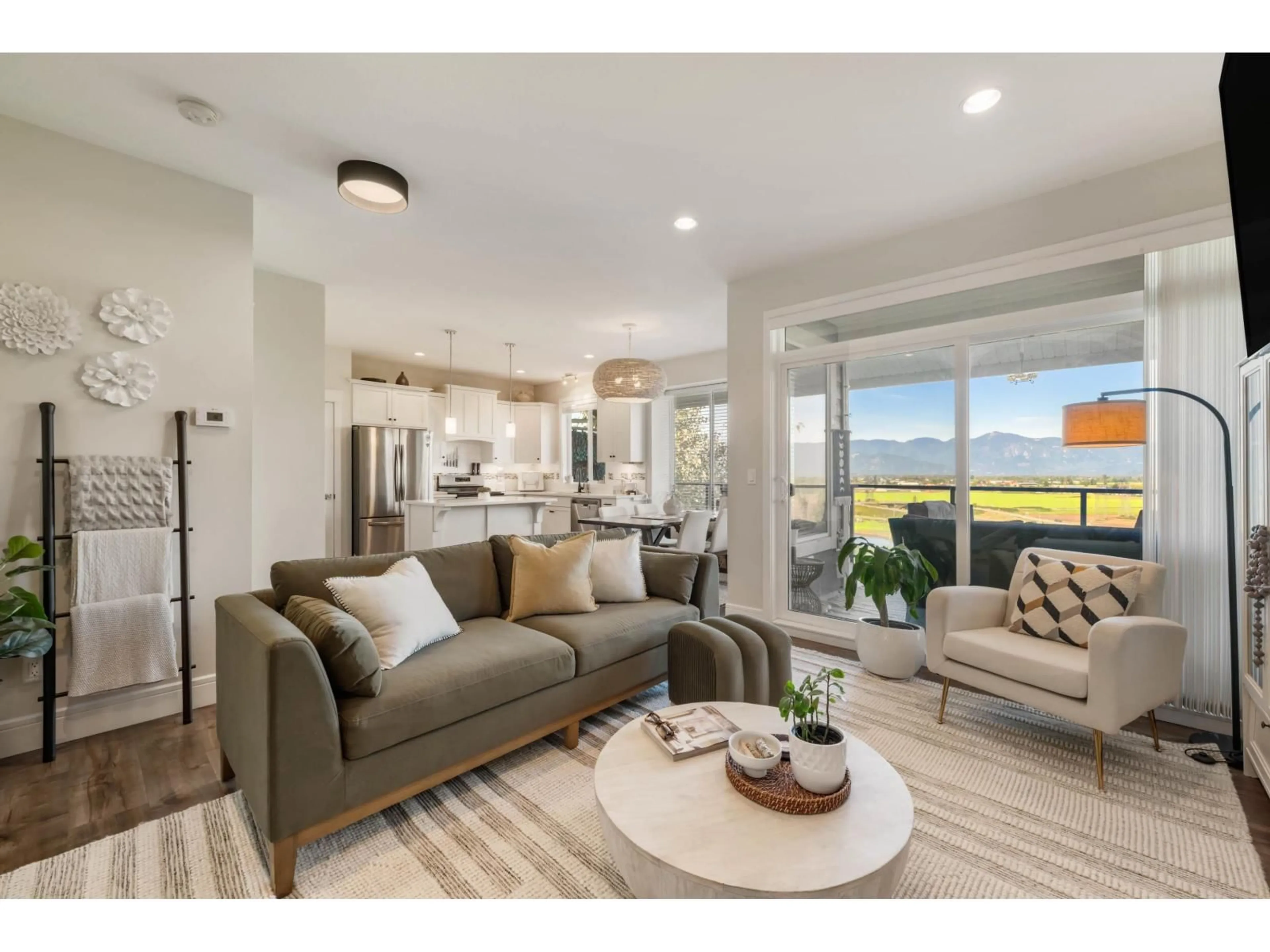 Living room with furniture, unknown for 10 - 50634 LEDGESTONE PLACE, Chilliwack British Columbia V2P0E7