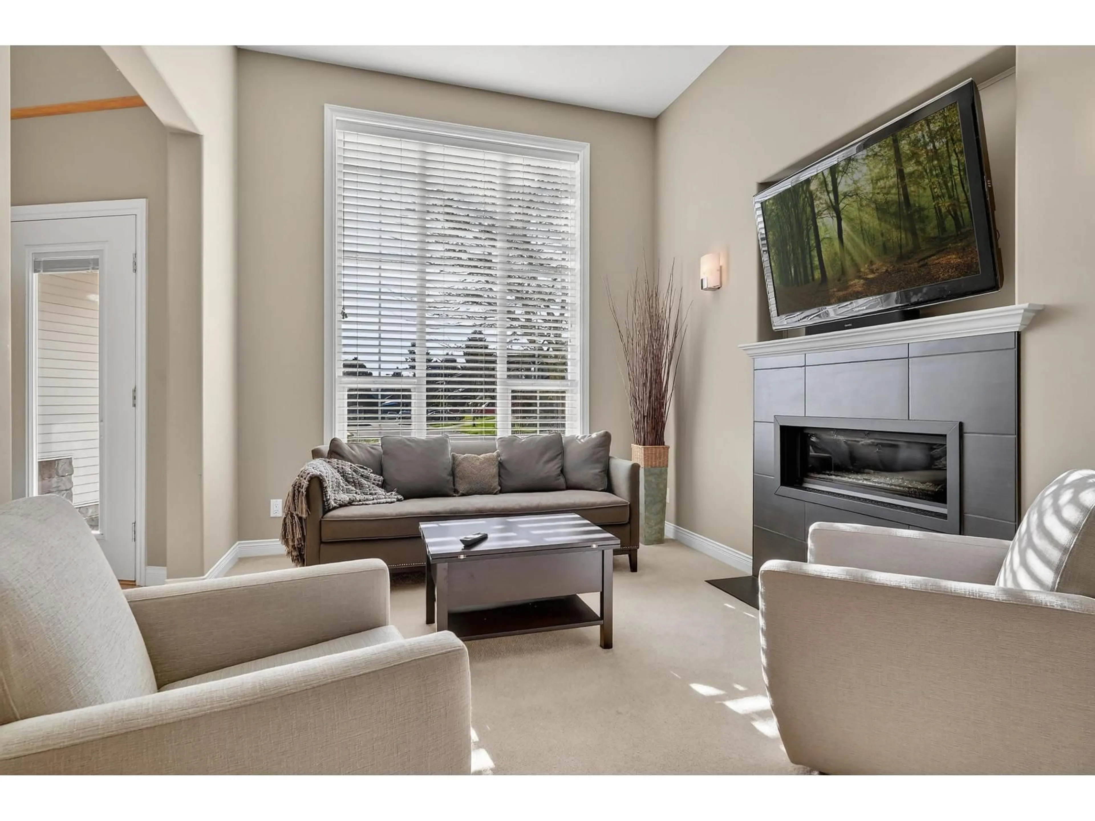 Living room with furniture, unknown for 1551 161B STREET, Surrey British Columbia V4A9W3