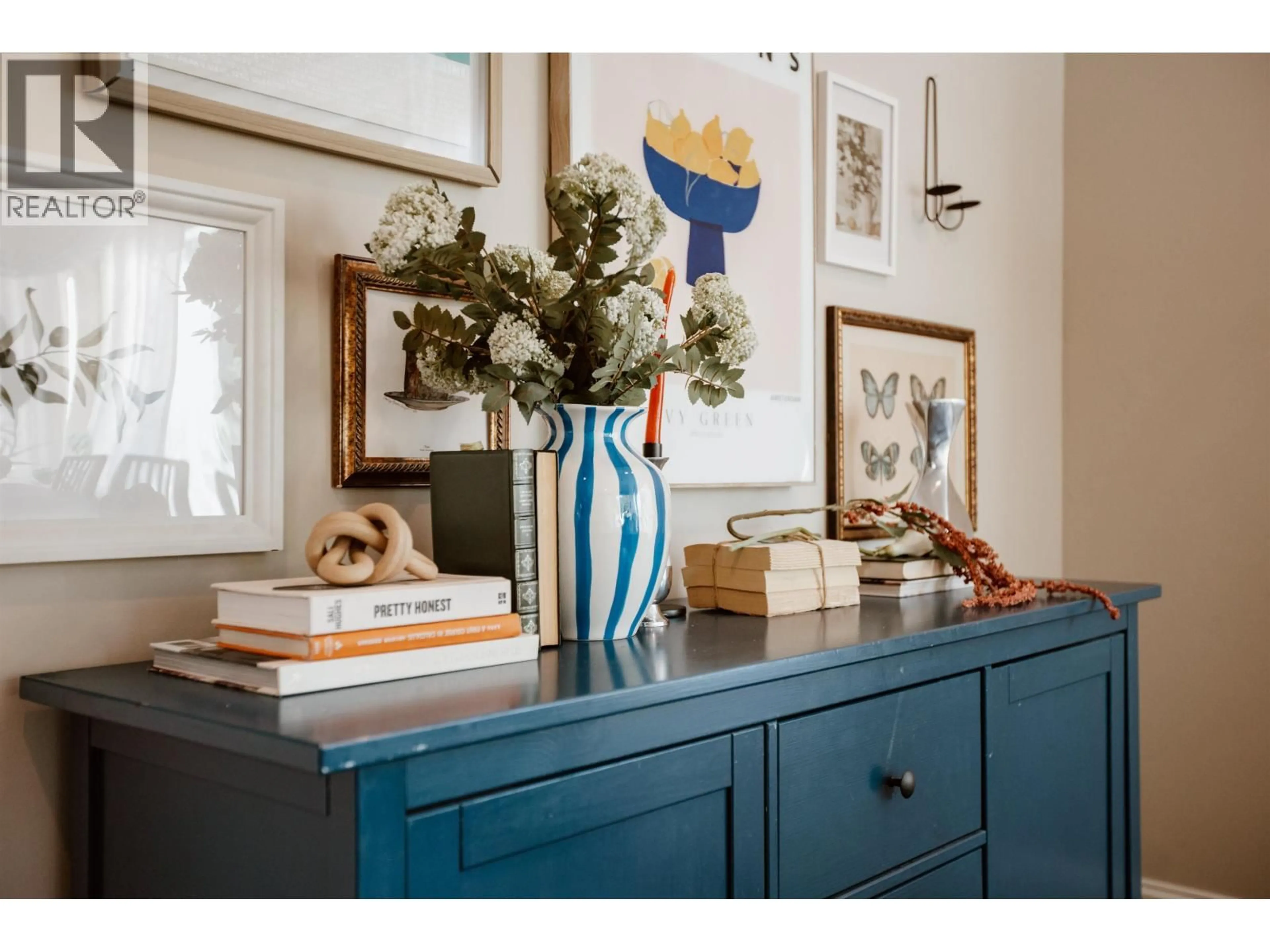 Indoor entryway for 308 SEYMOUR RIVER PLACE, North Vancouver British Columbia V7H1S7