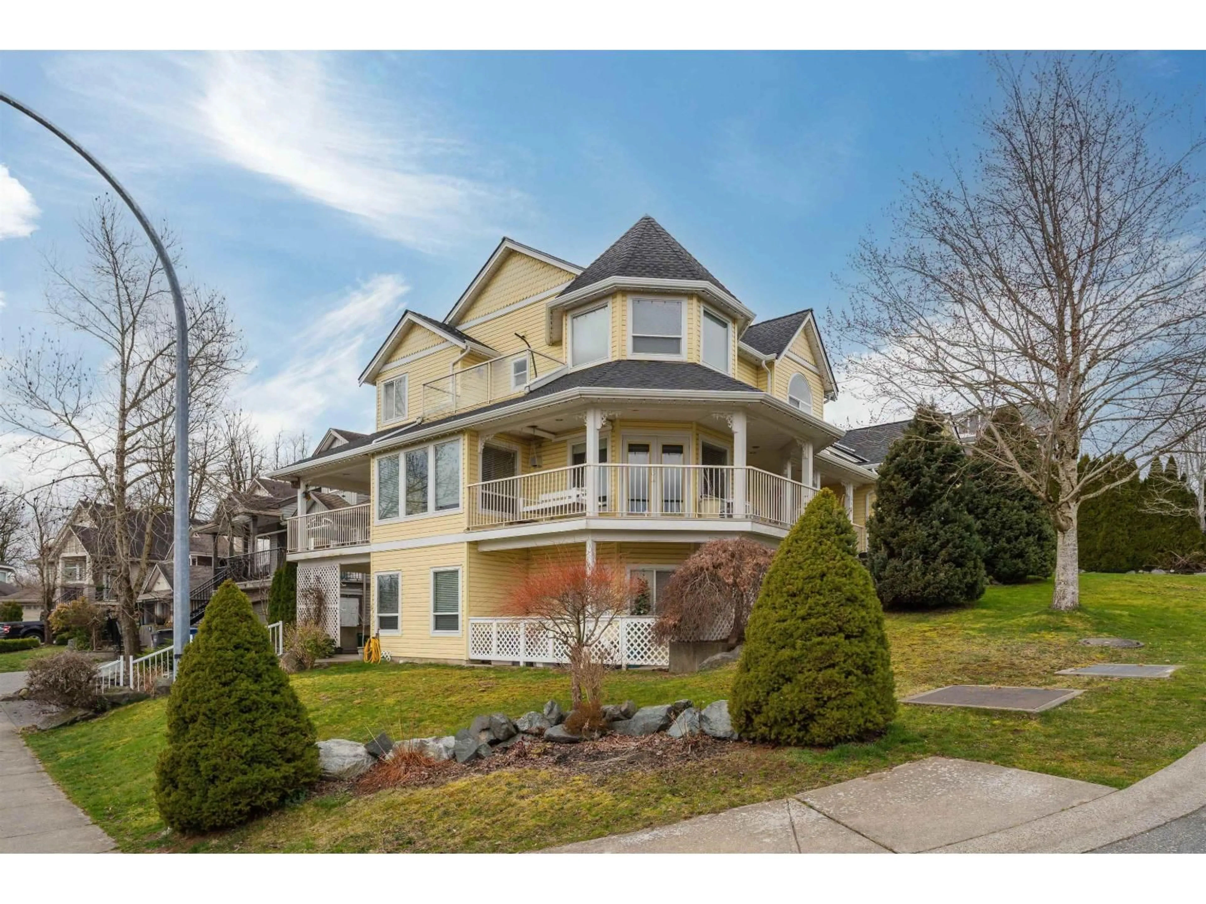 Home with vinyl exterior material, street for 3449 PROMONTORY COURT, Abbotsford British Columbia V2T6S8