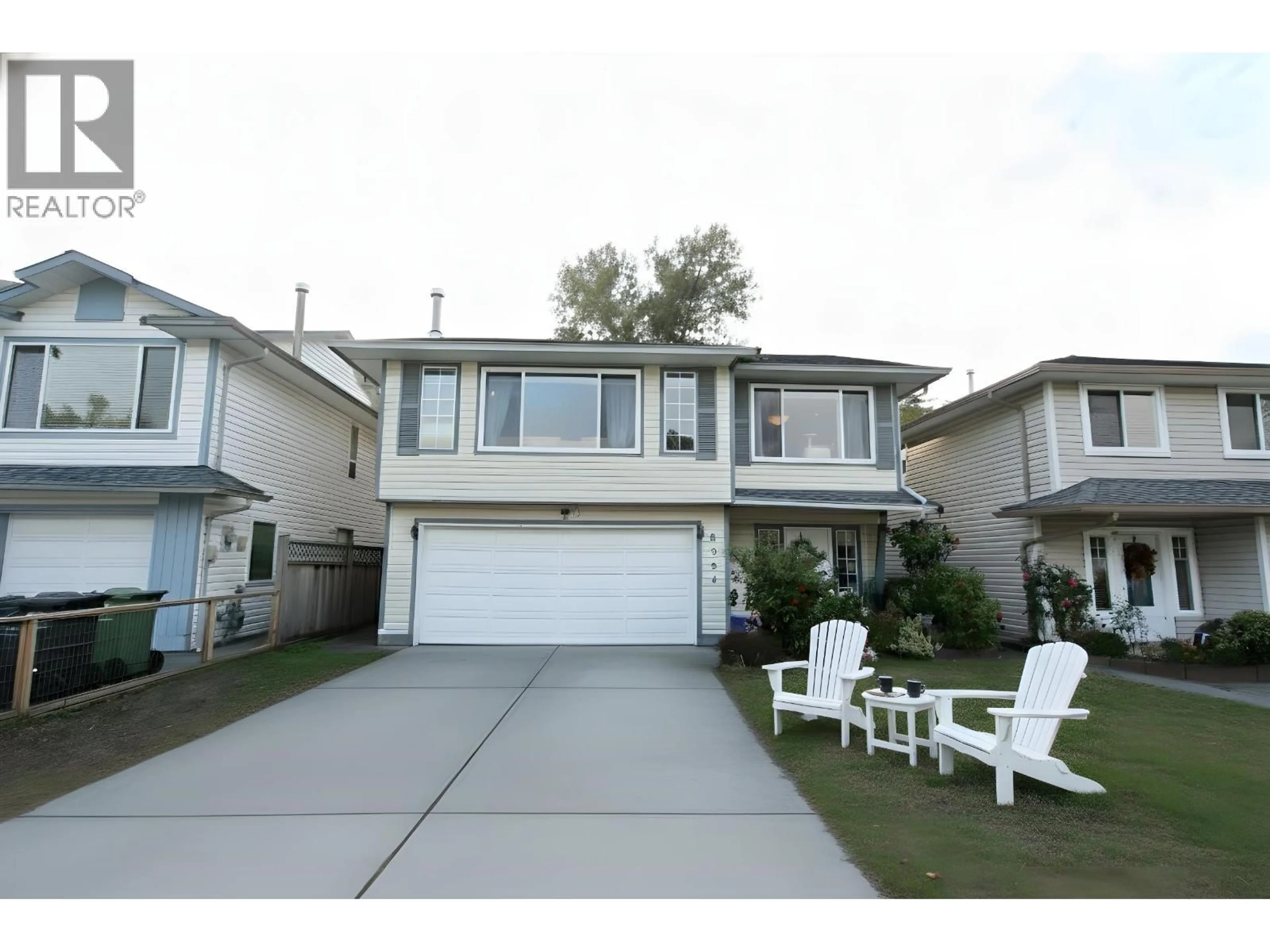 Home with vinyl exterior material, street for 5531 OLIVER DRIVE, Richmond British Columbia V6V2P2