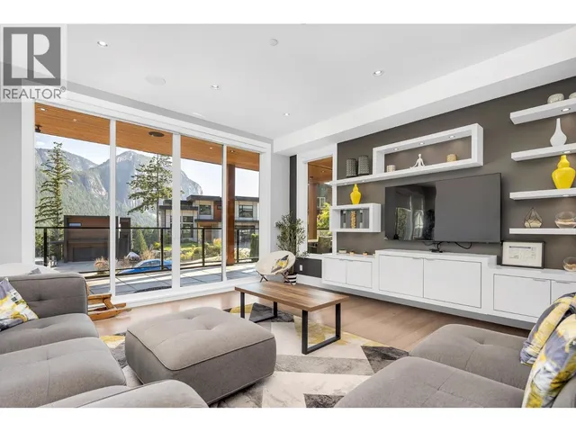 2213 WINDSAIL PLACE, Squamish 3