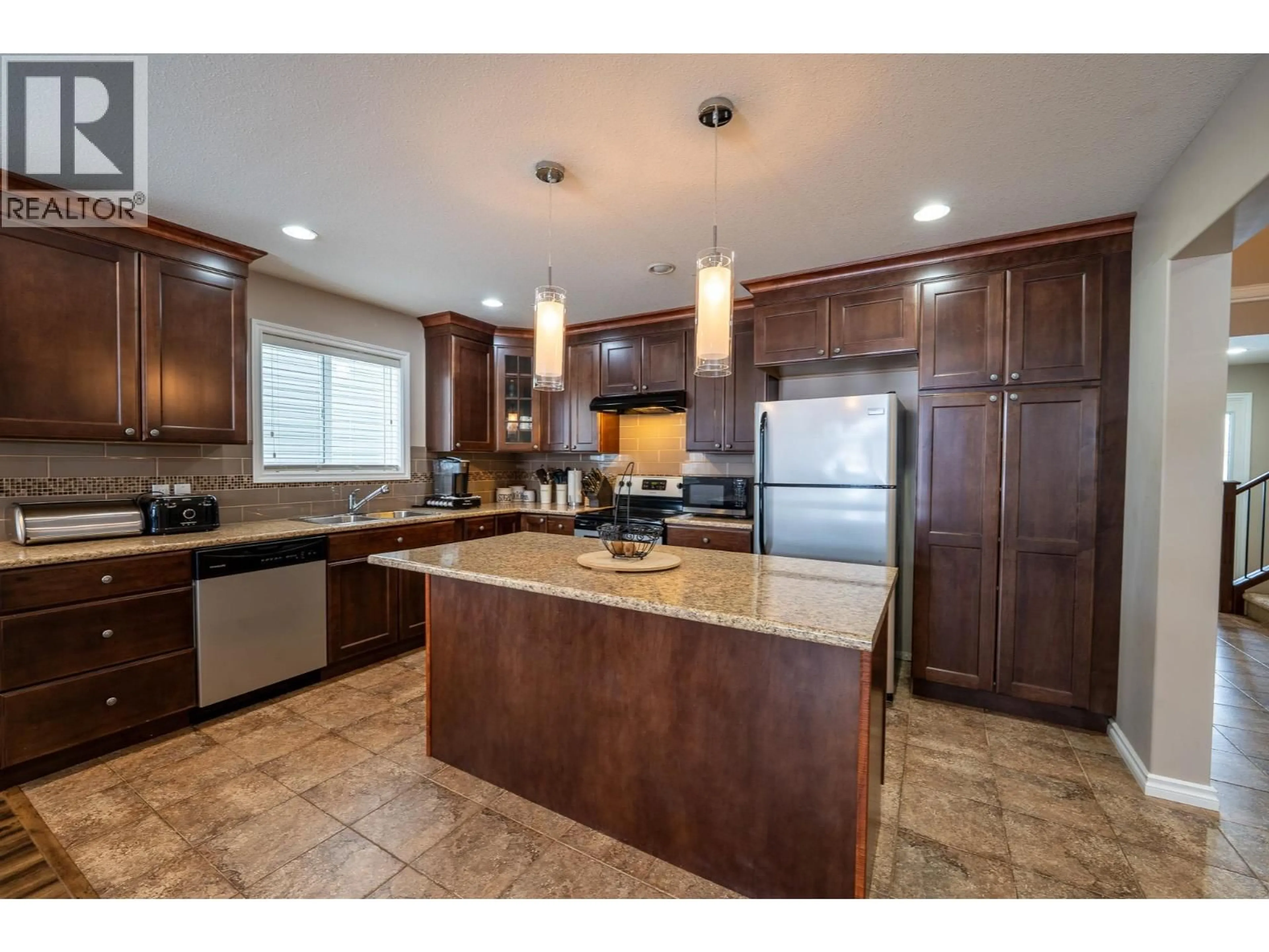 Open concept kitchen, ceramic/tile floor for 10009 117 AVENUE, Fort St. John British Columbia V1J0K3