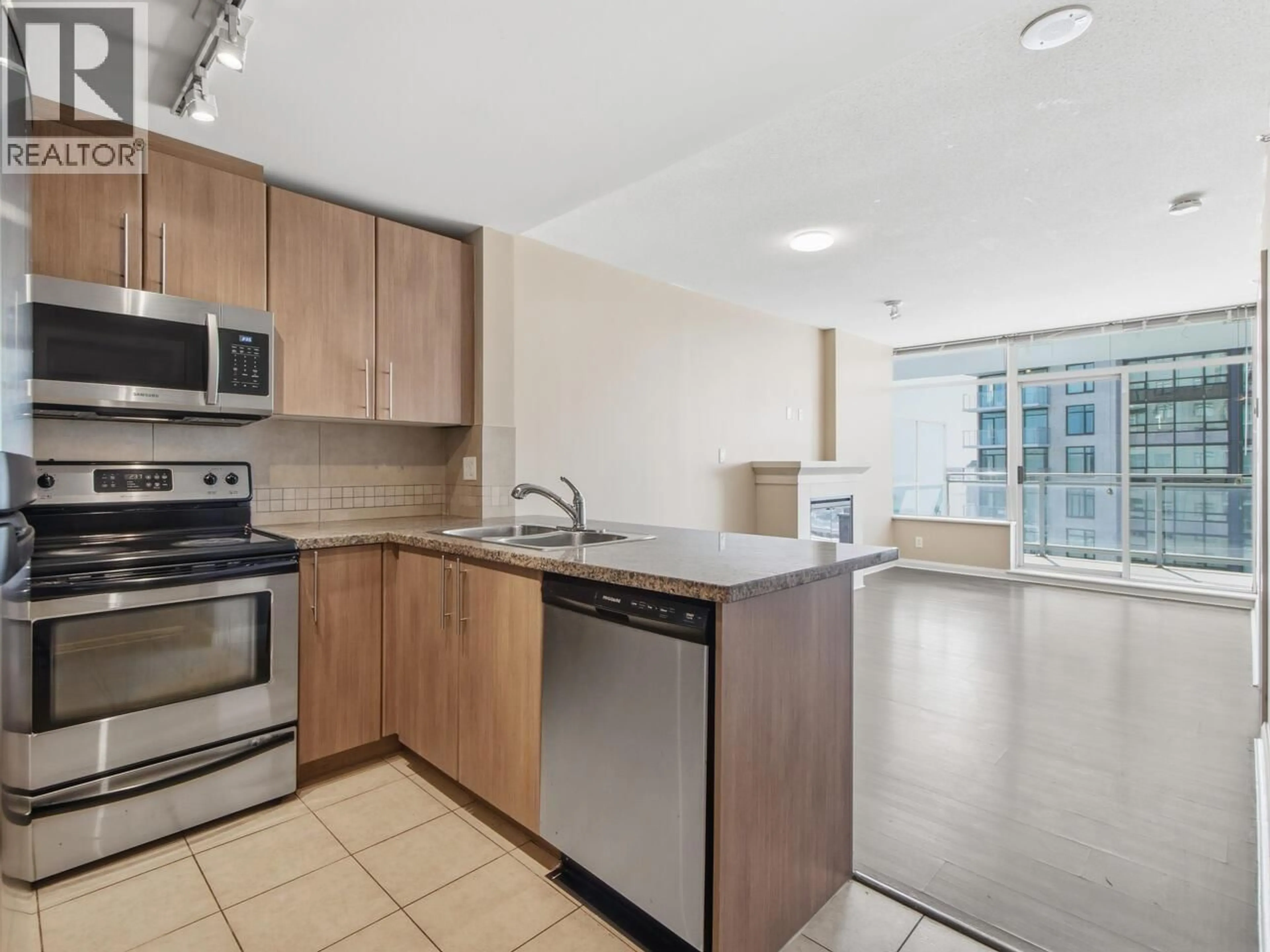 Standard kitchen, unknown for 1909 - 898 CARNARVON STREET, New Westminster British Columbia V3M0C3